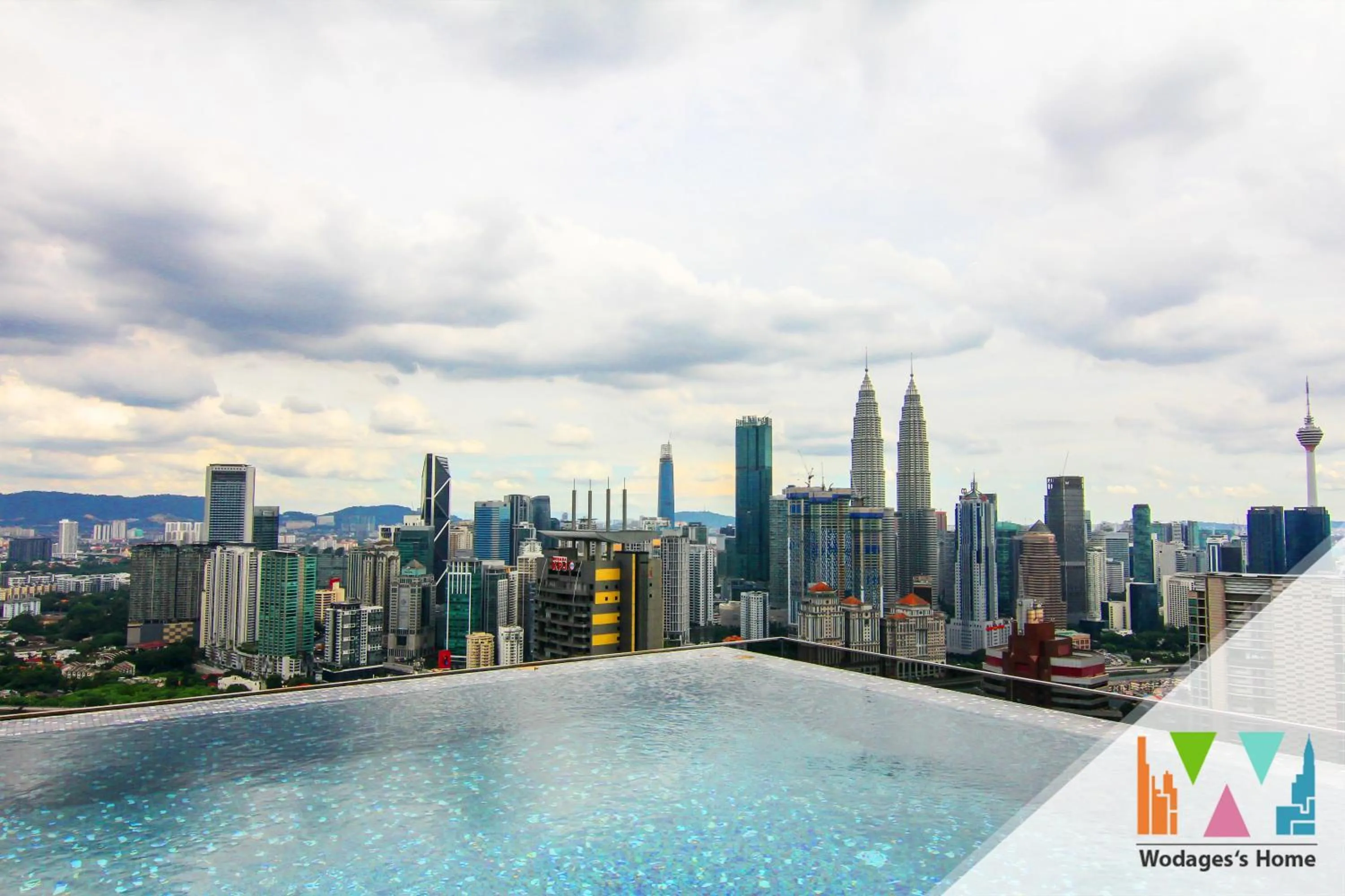Swimming pool in Expressionz KLCC by Wodages