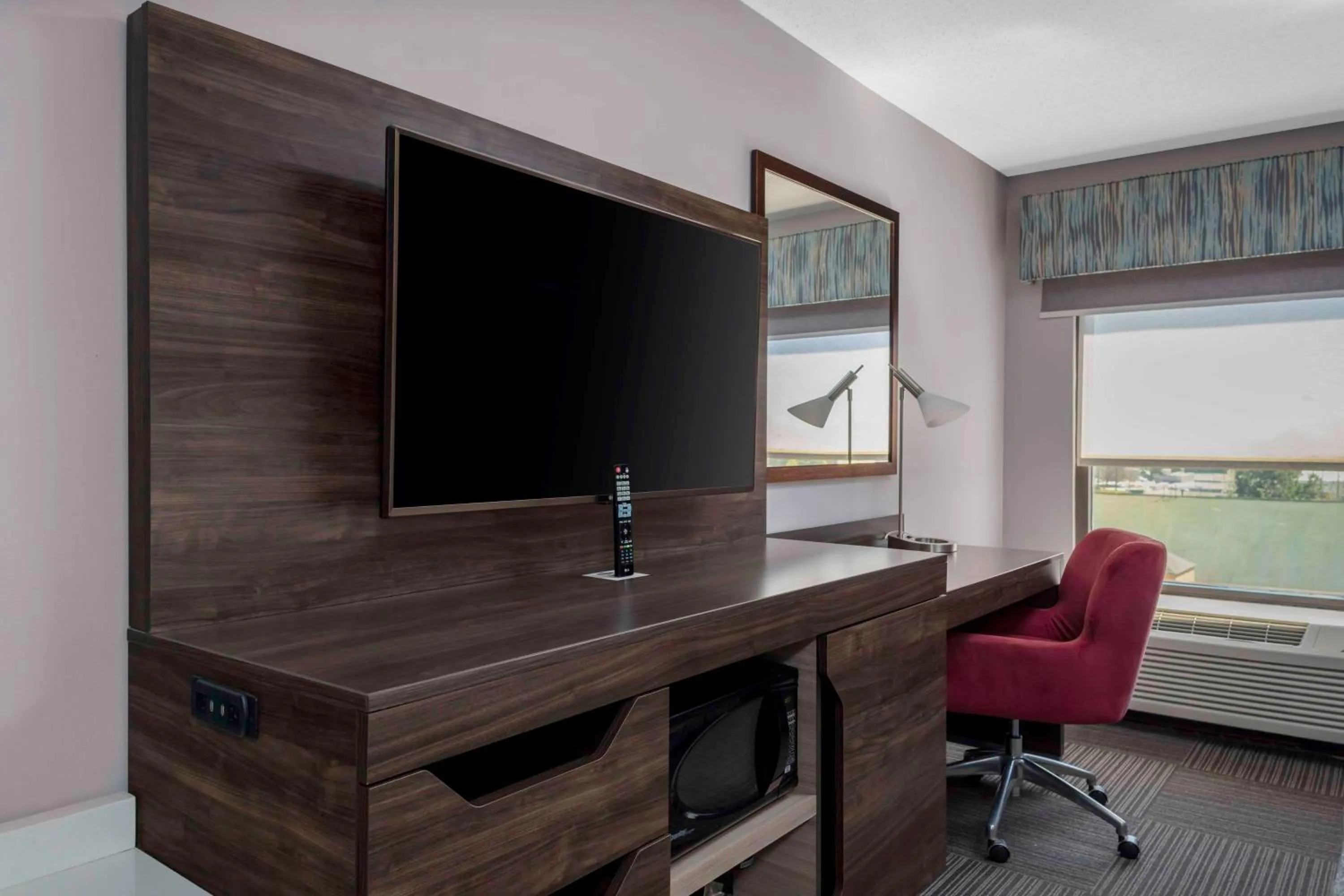 Bedroom in Hampton Inn Conyers