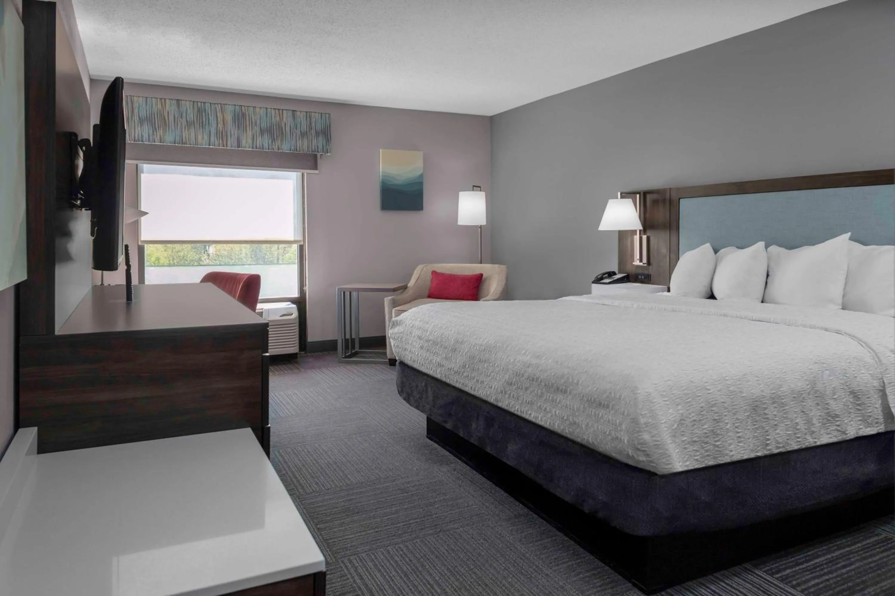 Photo of the whole room, Bed in Hampton Inn Conyers