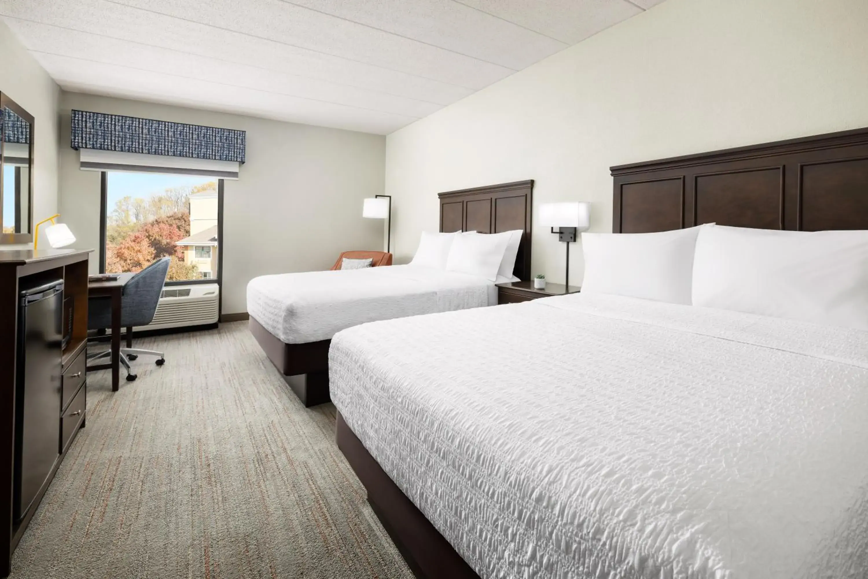 Guests, Bed in Hampton Inn Columbia, MD Guests, Bed in Hampton Inn Columbia, MD