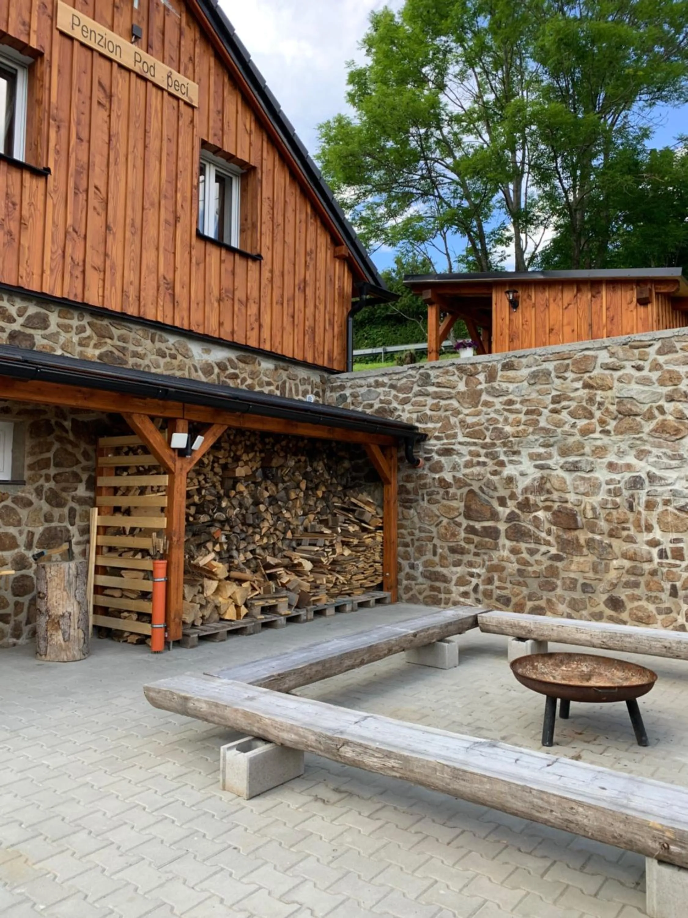 BBQ facilities in Penzion Pod pecí