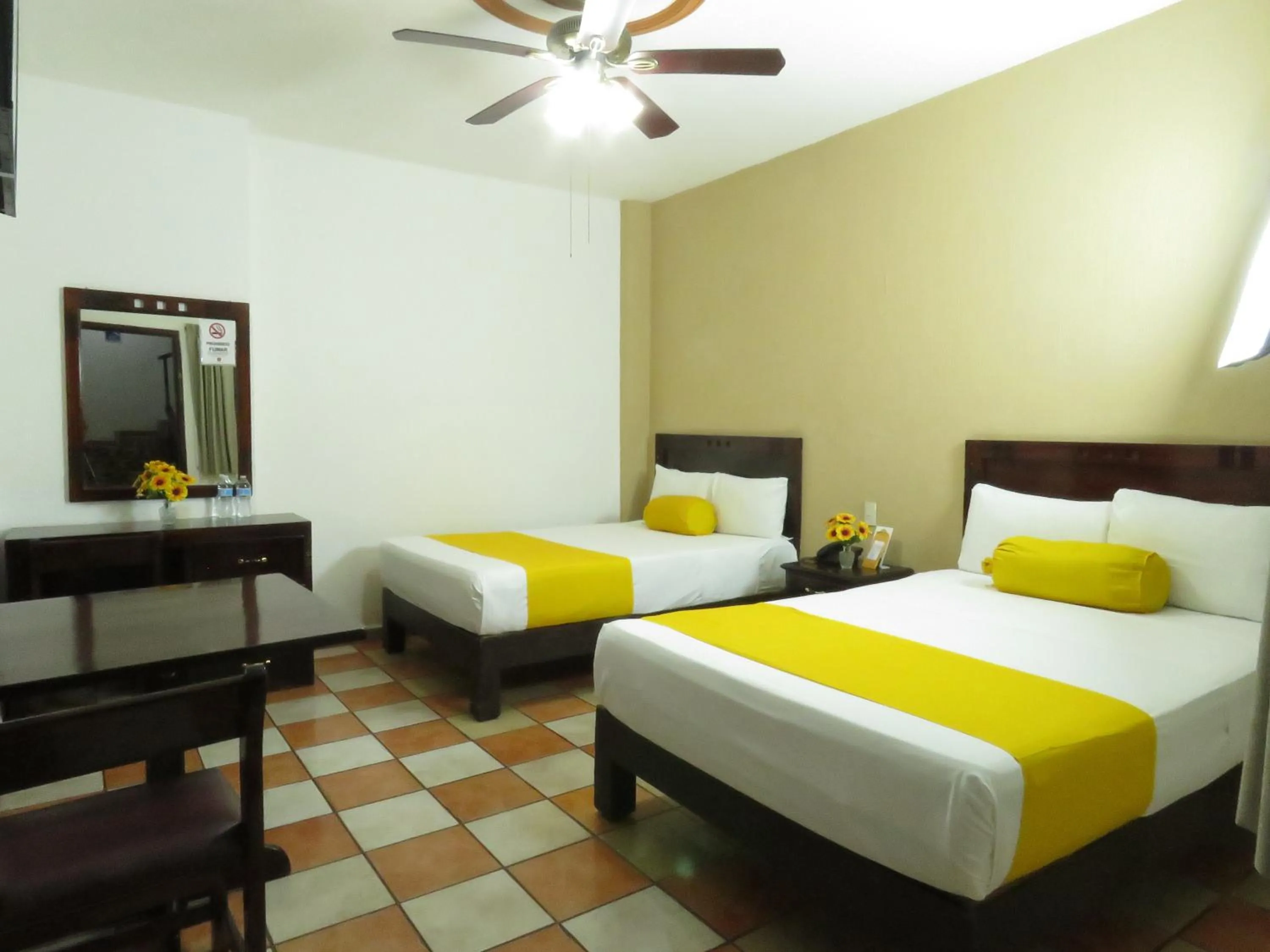 Quadruple Room with Private Bathroom in Hotel Los Girasoles