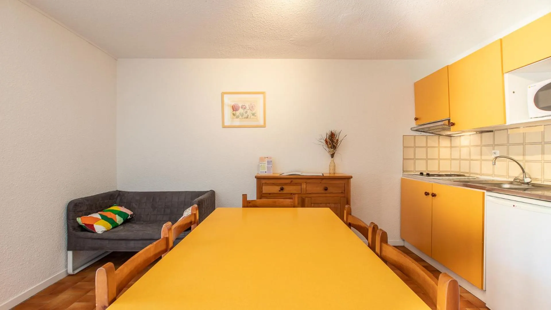 Kitchen or kitchenette, Bed in Vacancéole - Résidence Les Gorges Rouges