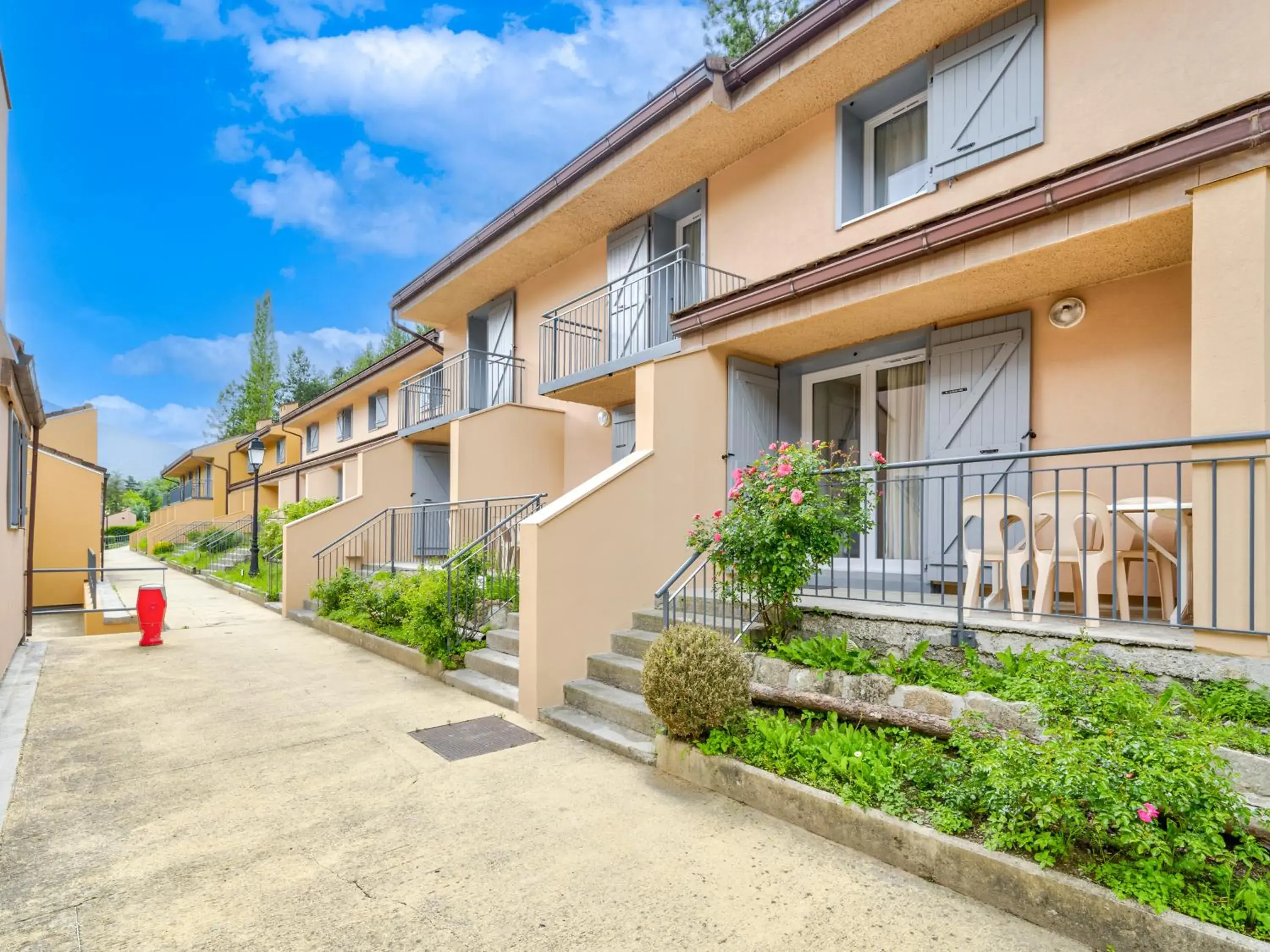 Property building in Vacancéole - Résidence Les Gorges Rouges Property building in Vacancéole - Résidence Les Gorges Rouges