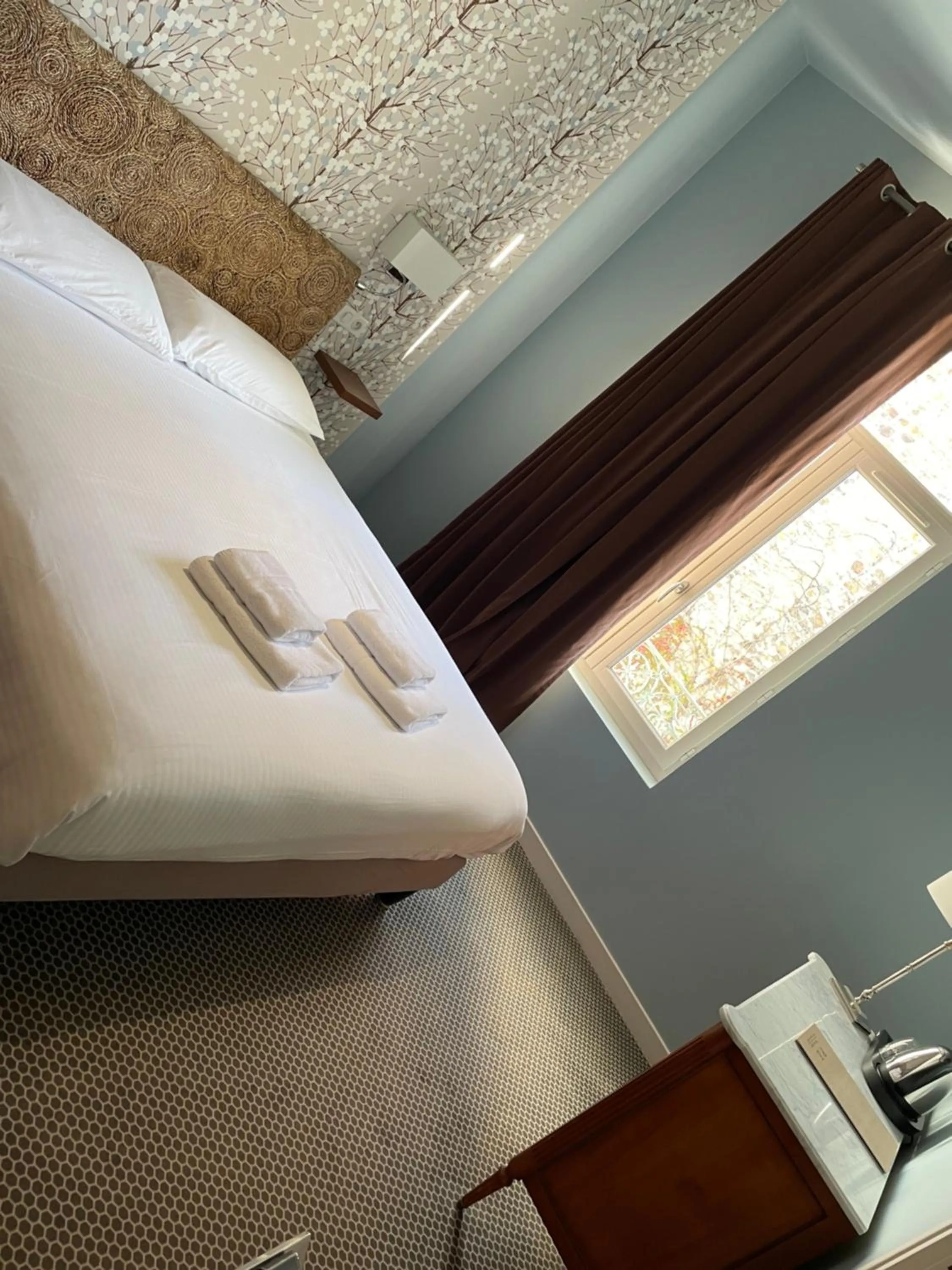 Bedroom, Bed in Demeures & Châteaux Le Pavillon d'Enghien, Vichy Centre