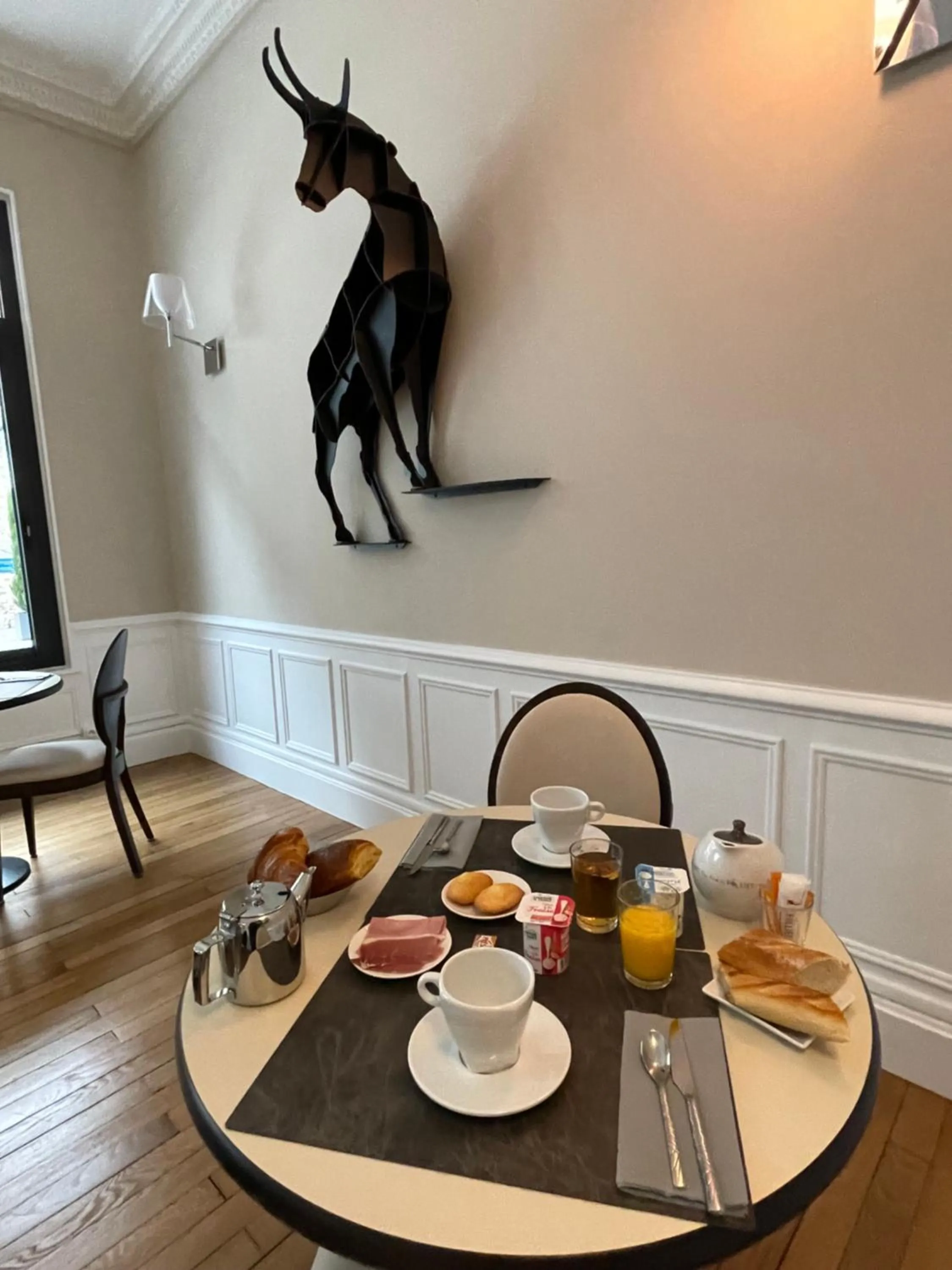 Breakfast in Demeures & Châteaux Le Pavillon d'Enghien, Vichy Centre