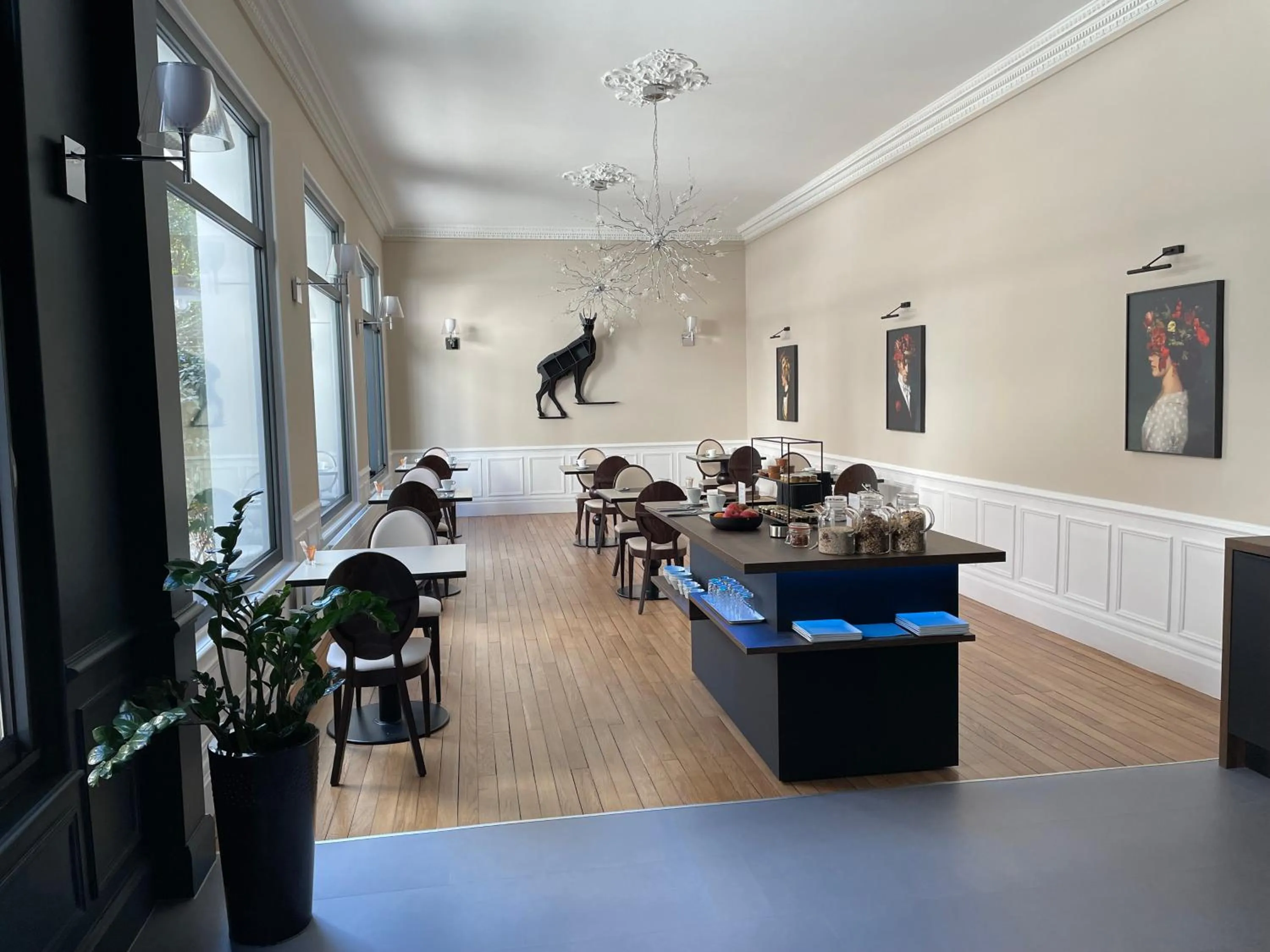 Breakfast in Demeures & Châteaux Le Pavillon d'Enghien, Vichy Centre