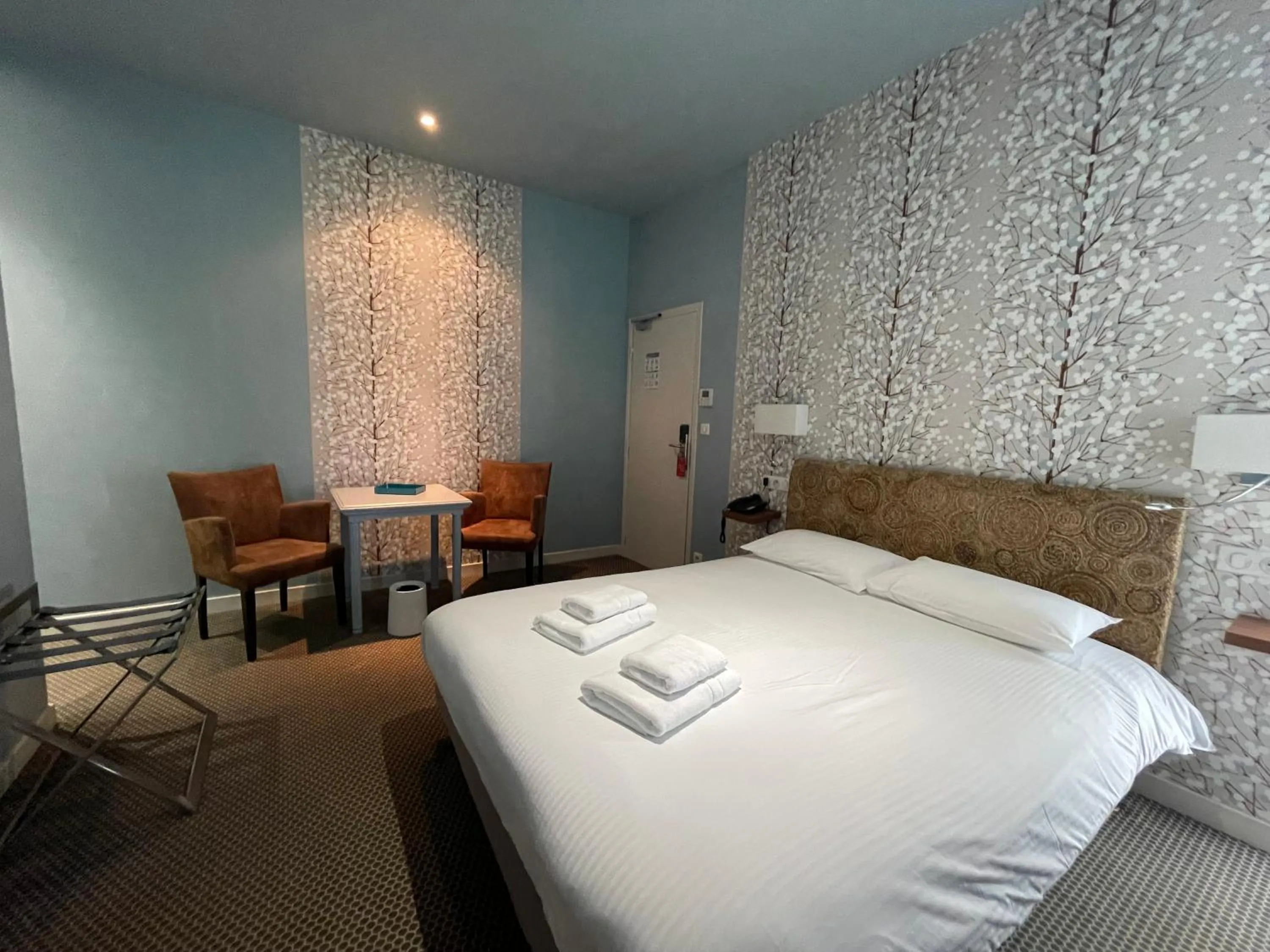 Bed in Demeures & Châteaux Le Pavillon d'Enghien, Vichy Centre