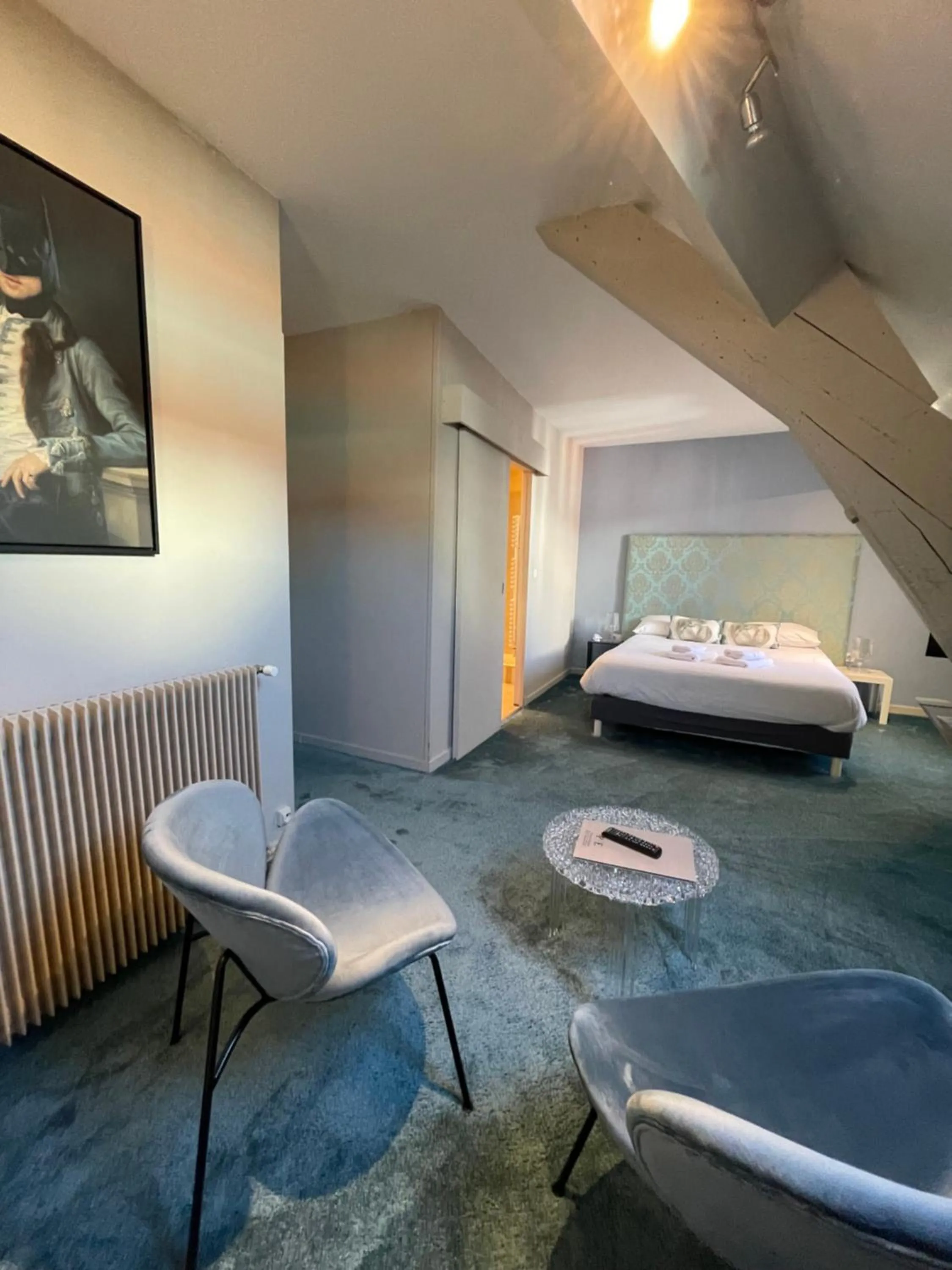 Photo of the whole room, Bed in Le Pavillon d'Enghien, Vichy Centre