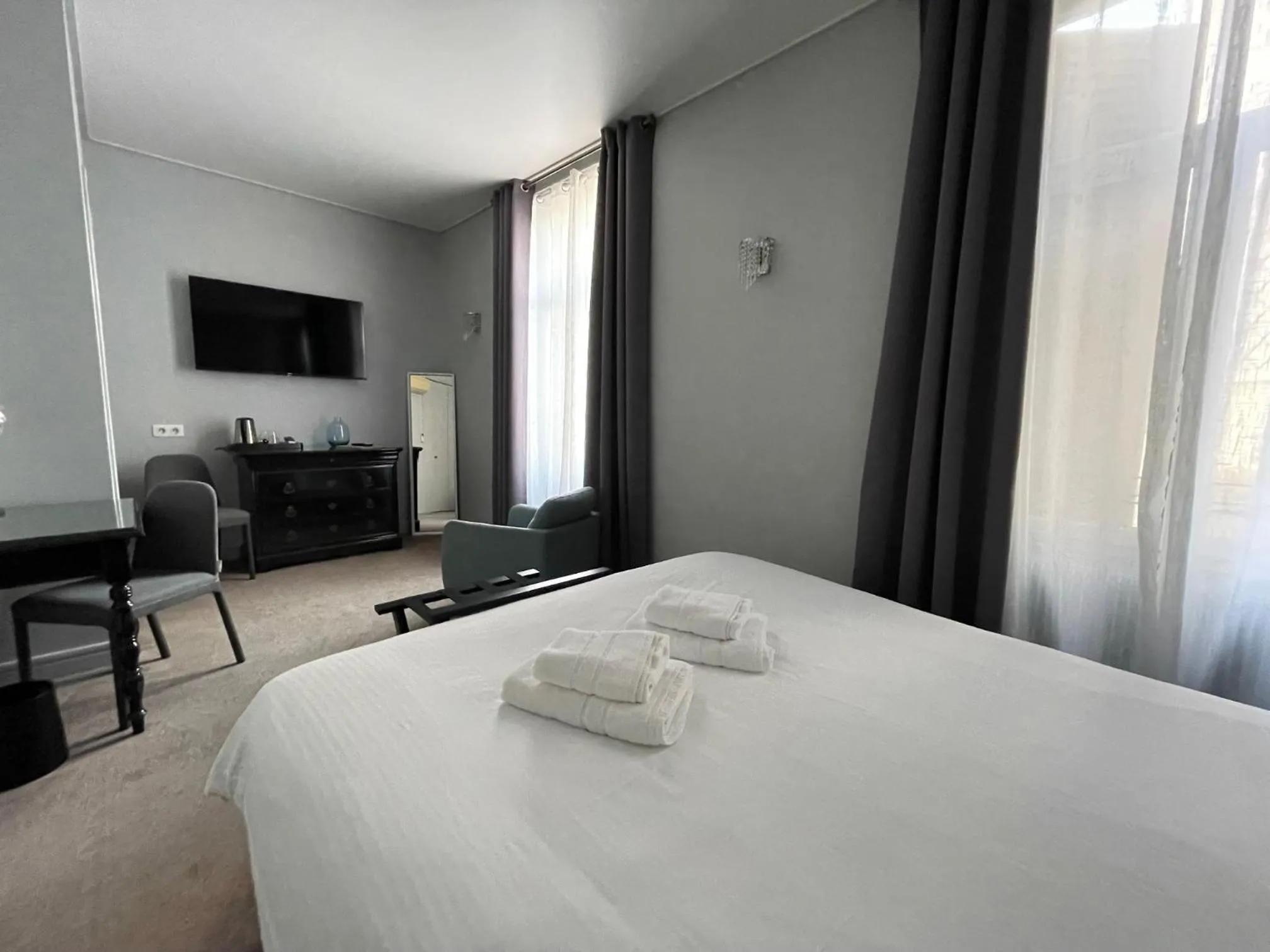 Bed in Demeures & Châteaux Le Pavillon d'Enghien, Vichy Centre