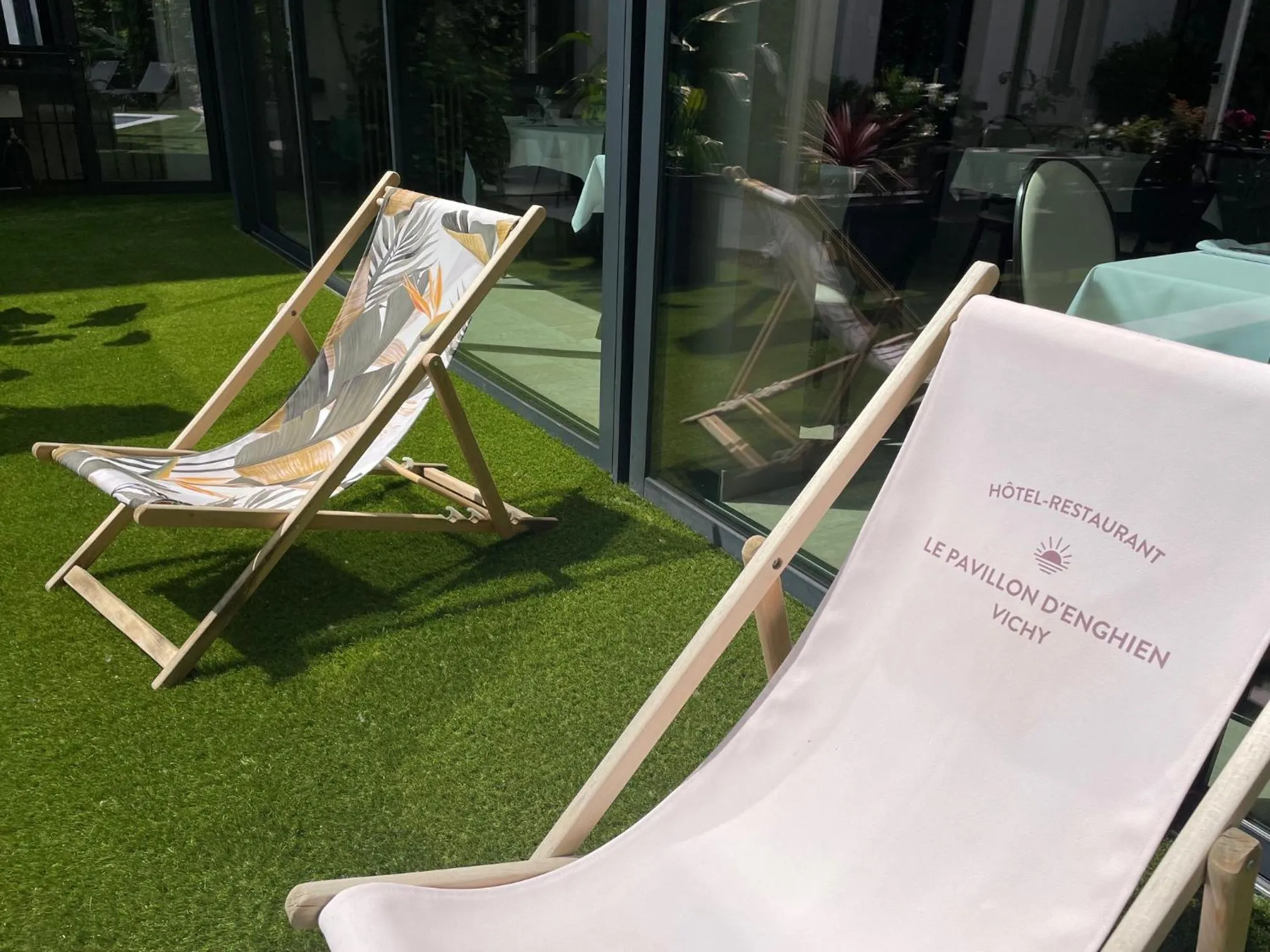 Swimming pool in Demeures & Châteaux Le Pavillon d'Enghien, Vichy Centre