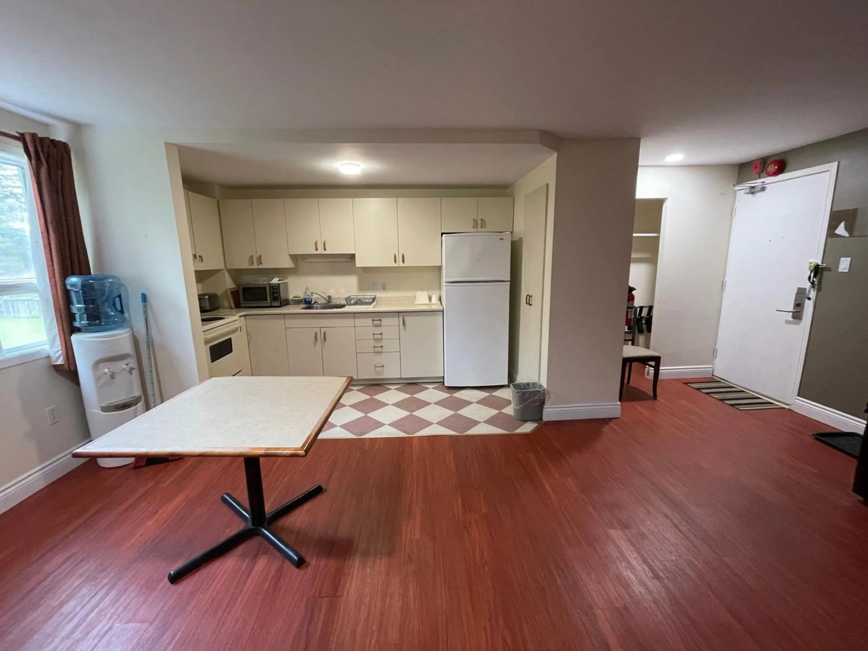 Kitchen or kitchenette in Super 8 by Wyndham Pembroke