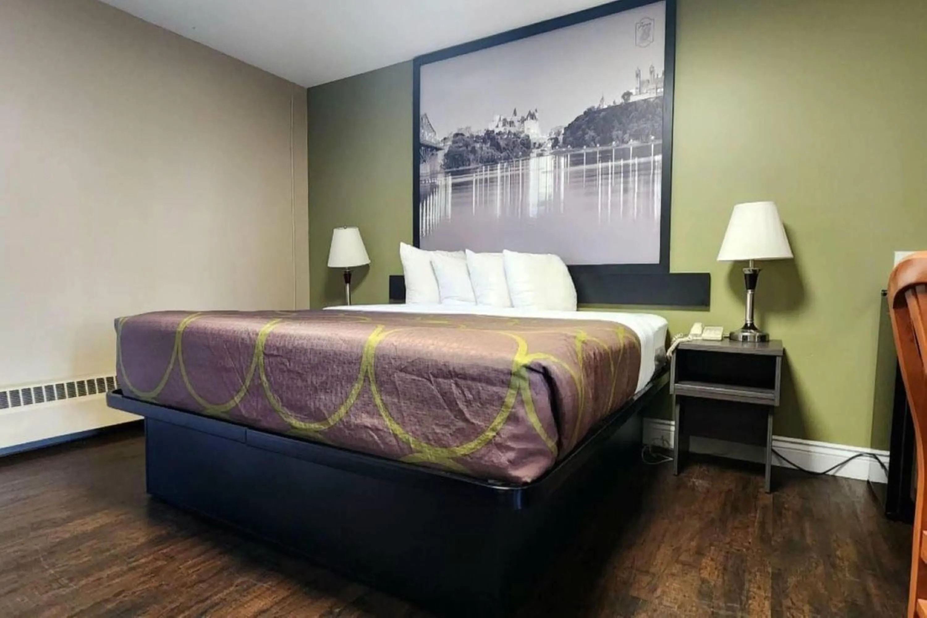 Photo of the whole room, Bed in Super 8 by Wyndham Pembroke