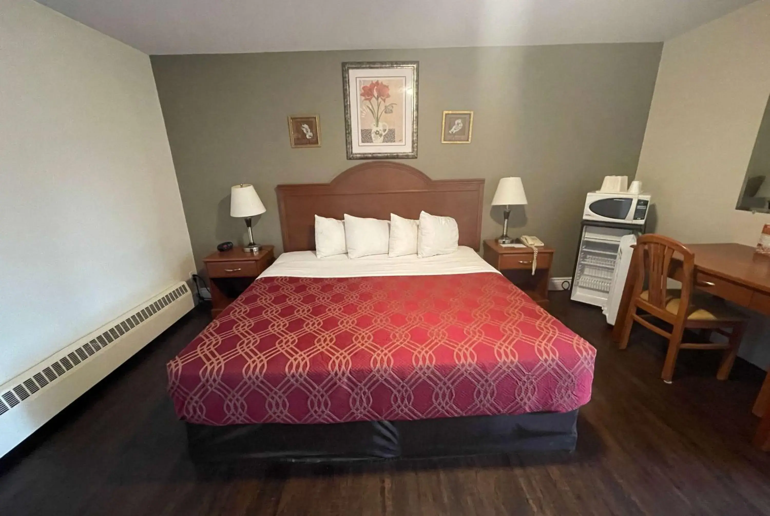 Photo of the whole room, Bed in Super 8 by Wyndham Pembroke Photo of the whole room, Bed in Super 8 by Wyndham Pembroke