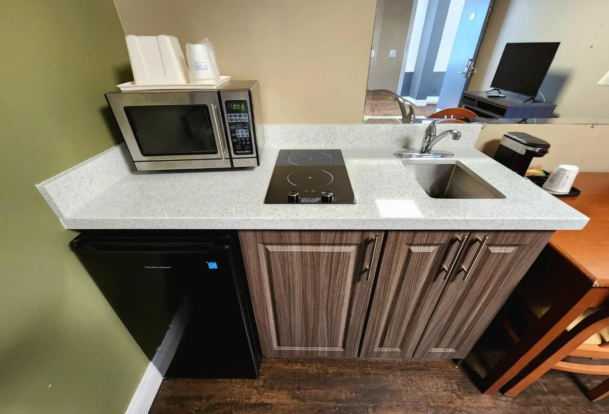 King Suite - Non-Smoking in Super 8 by Wyndham Pembroke King Suite - Non-Smoking in Super 8 by Wyndham Pembroke