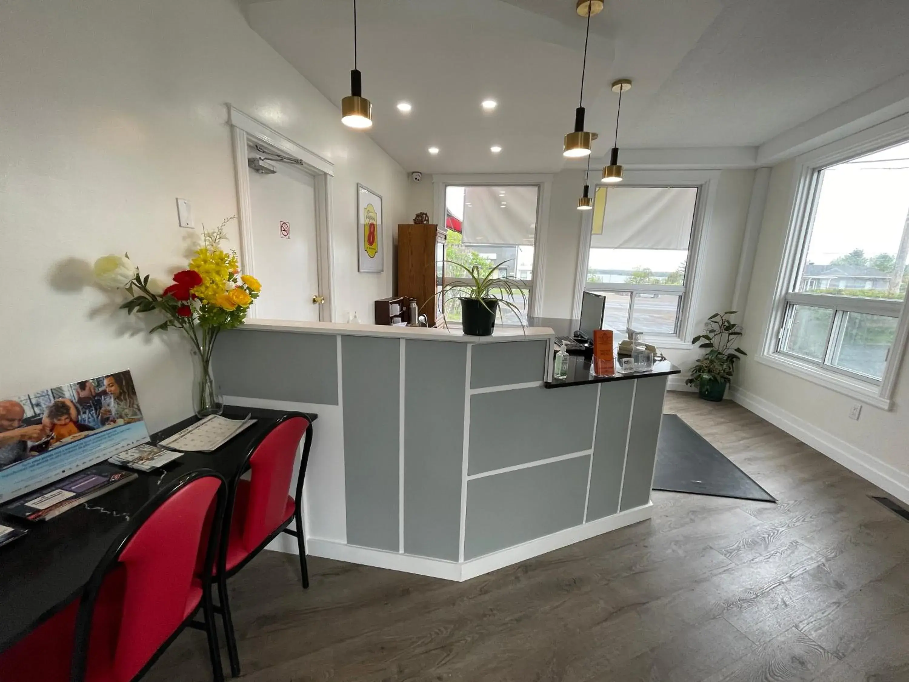 Lobby or reception in Super 8 by Wyndham Pembroke Lobby or reception in Super 8 by Wyndham Pembroke