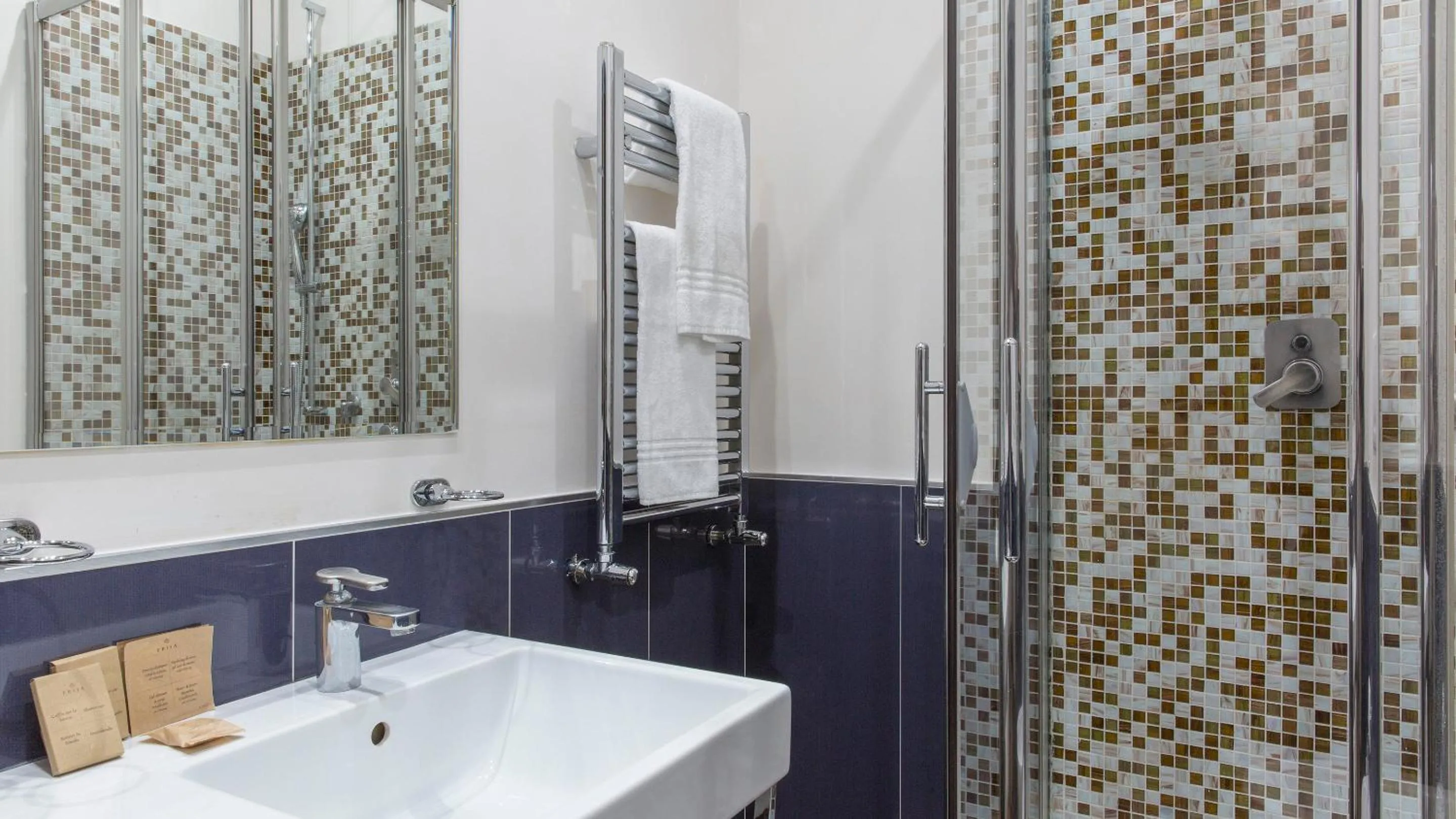 Shower in Monti First