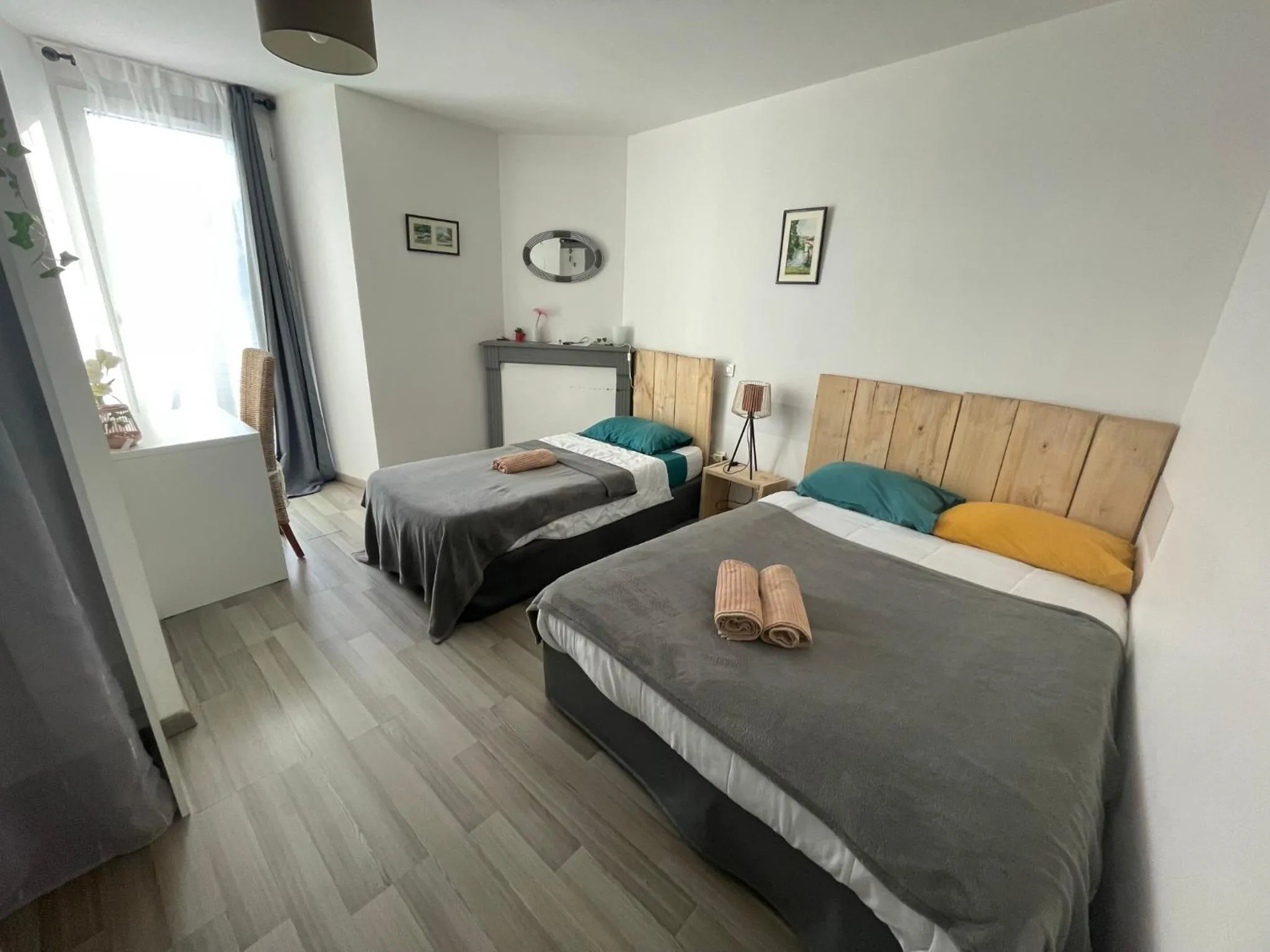 Photo of the whole room, Bed in Gîte:"sur le chemin"