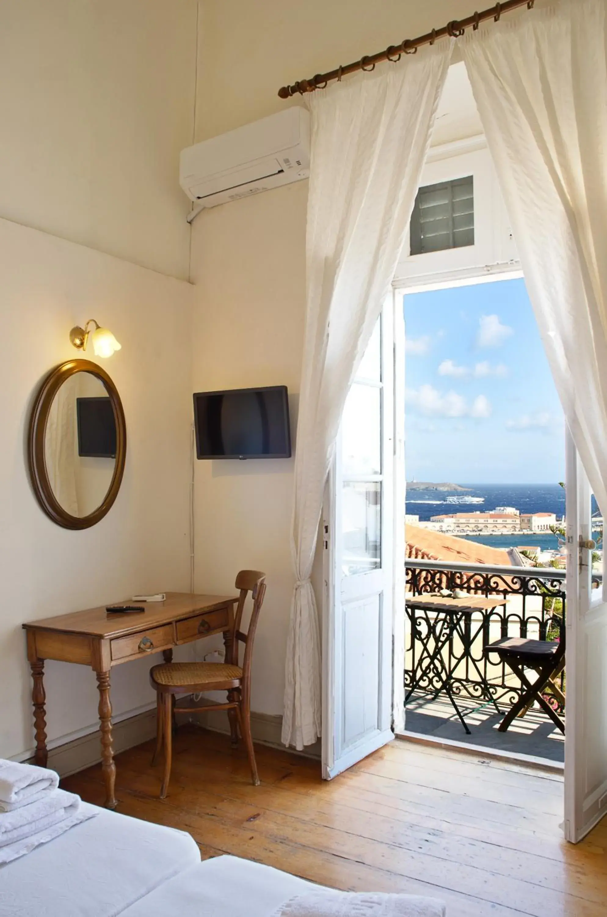 Double Room with Balcony and Sea View in Hotel Omiros Double Room with Balcony and Sea View in Hotel Omiros