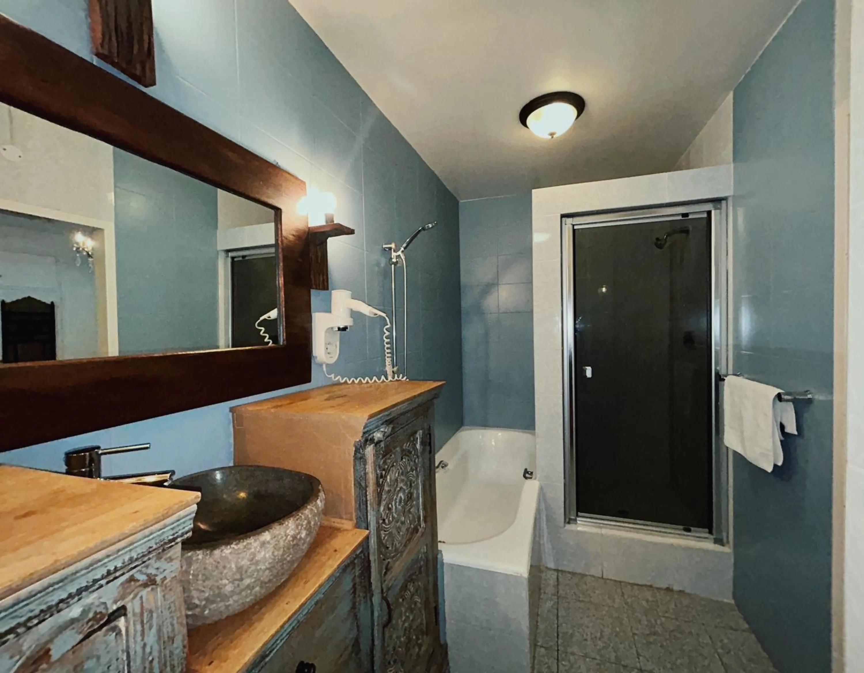 Shower in Villa Simonne