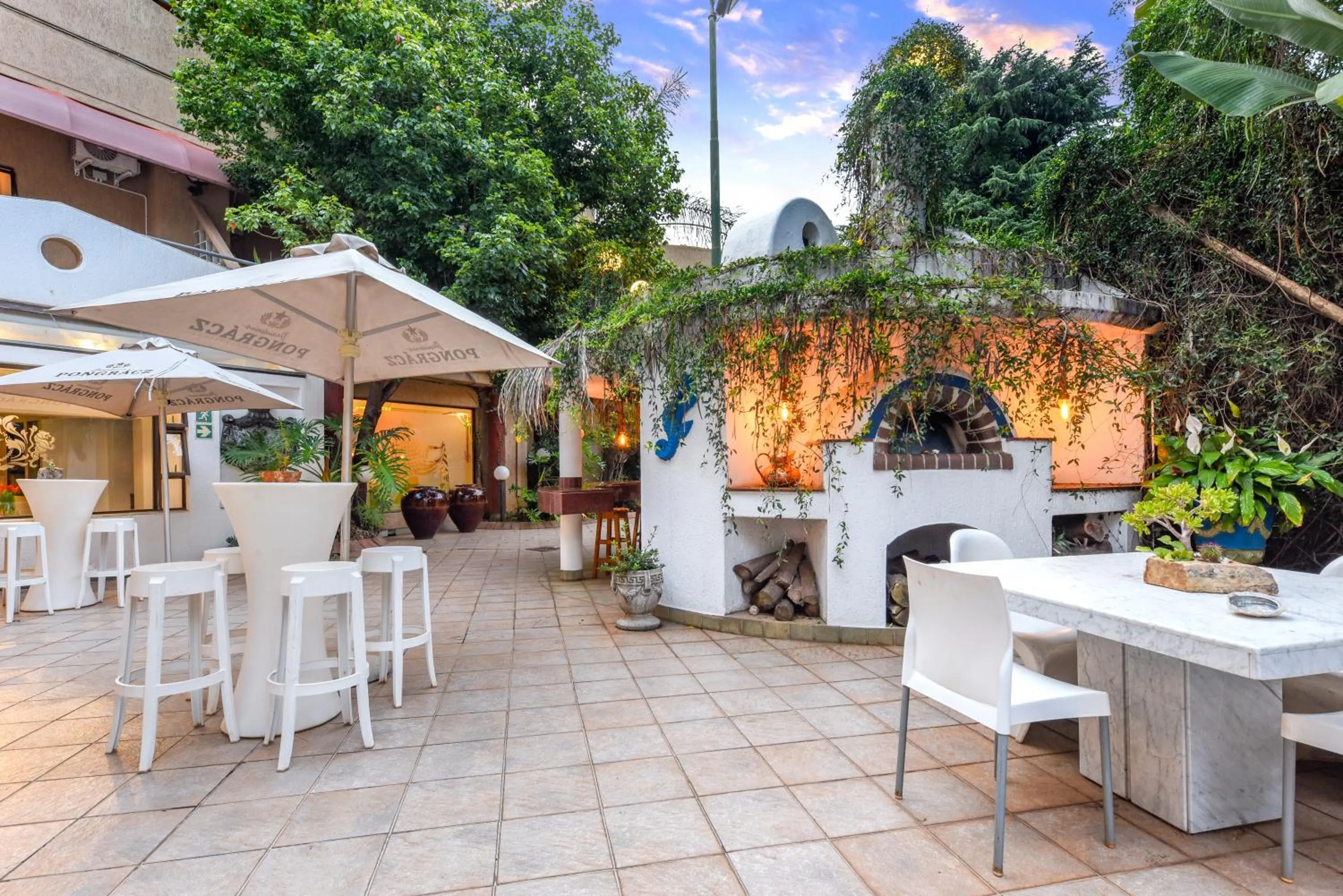 Pool view in Villa Simonne