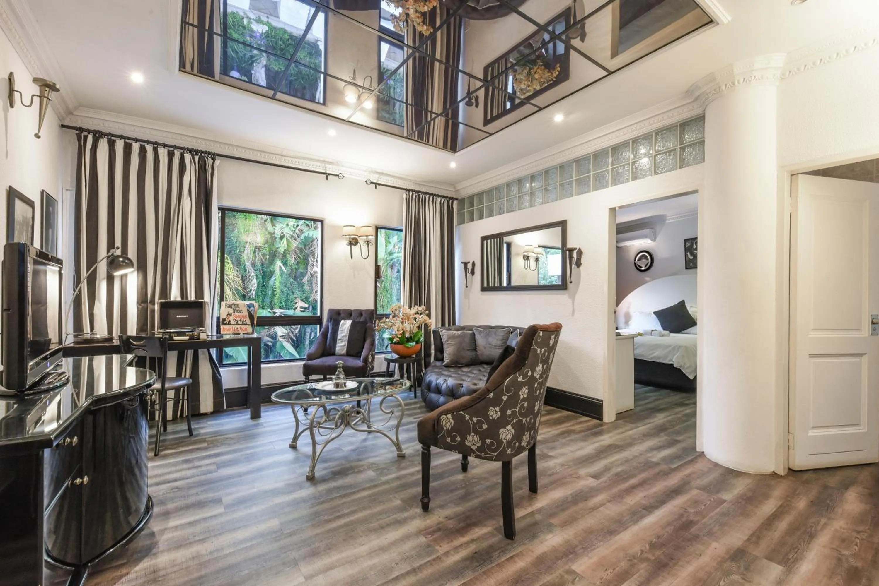 TV and multimedia in Villa Simonne