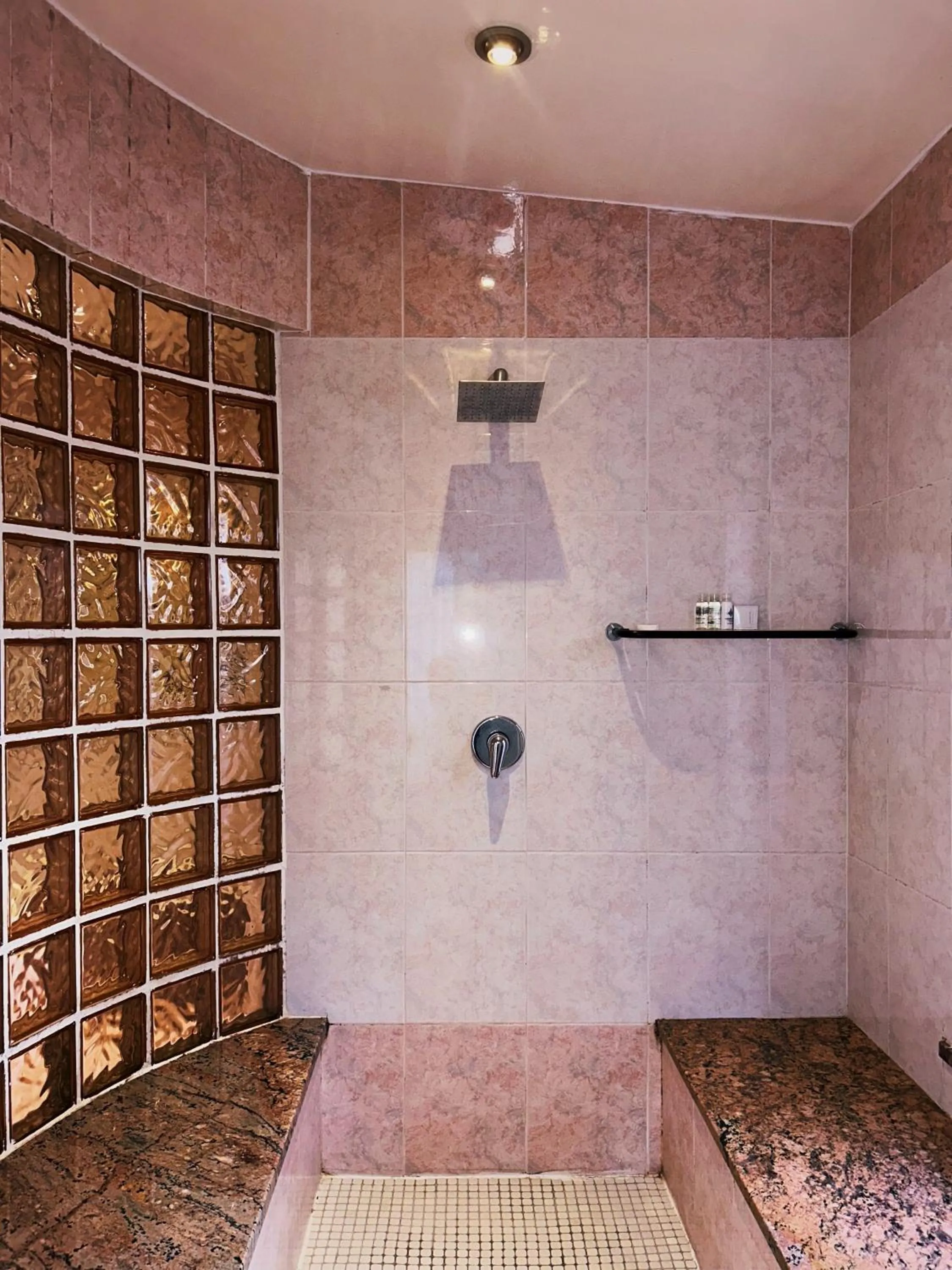 Shower in Villa Simonne