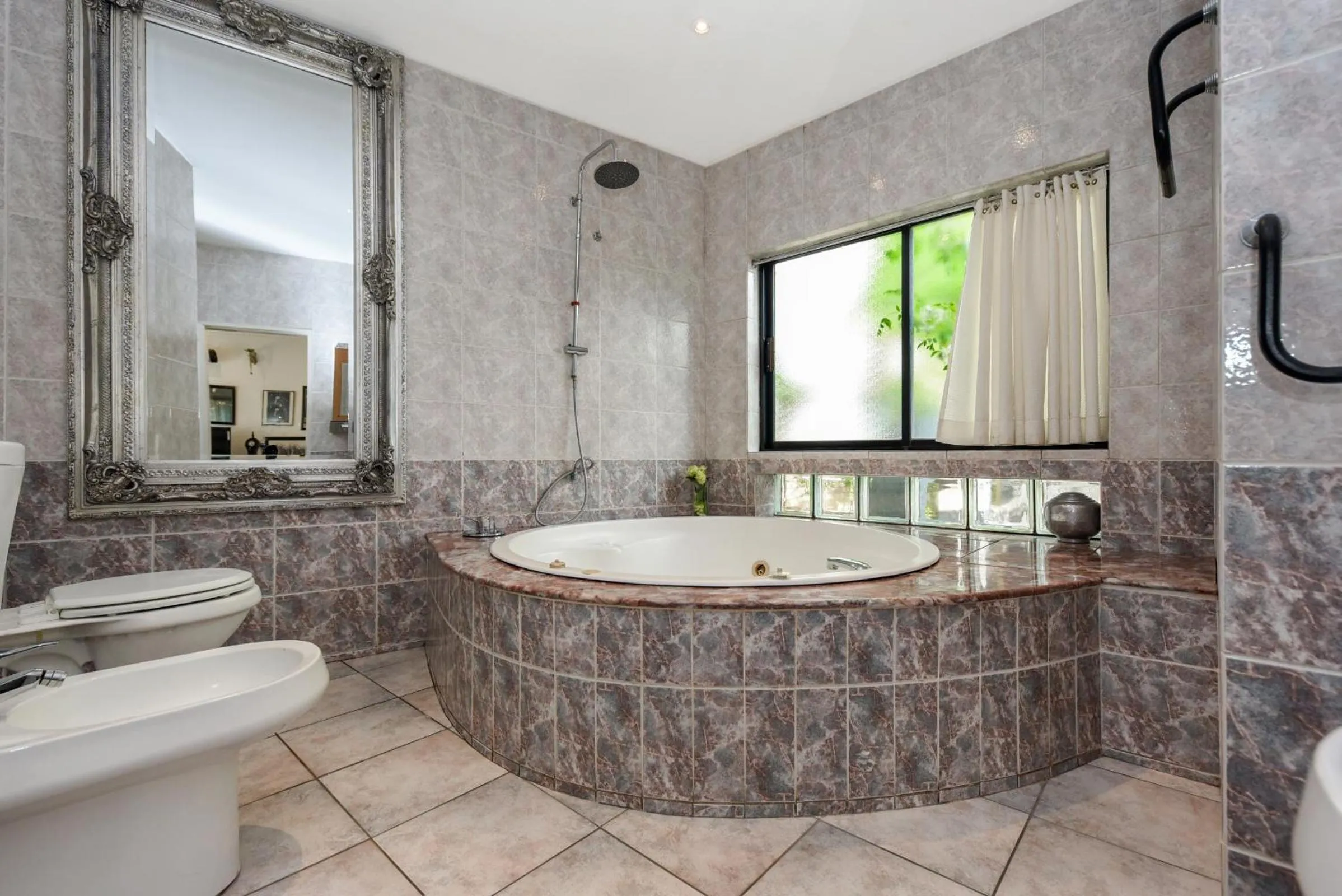 Shower in Villa Simonne