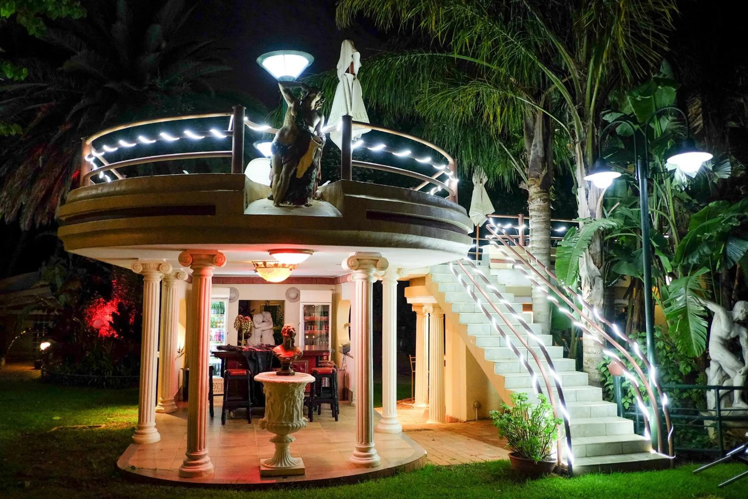 Night in Villa Simonne