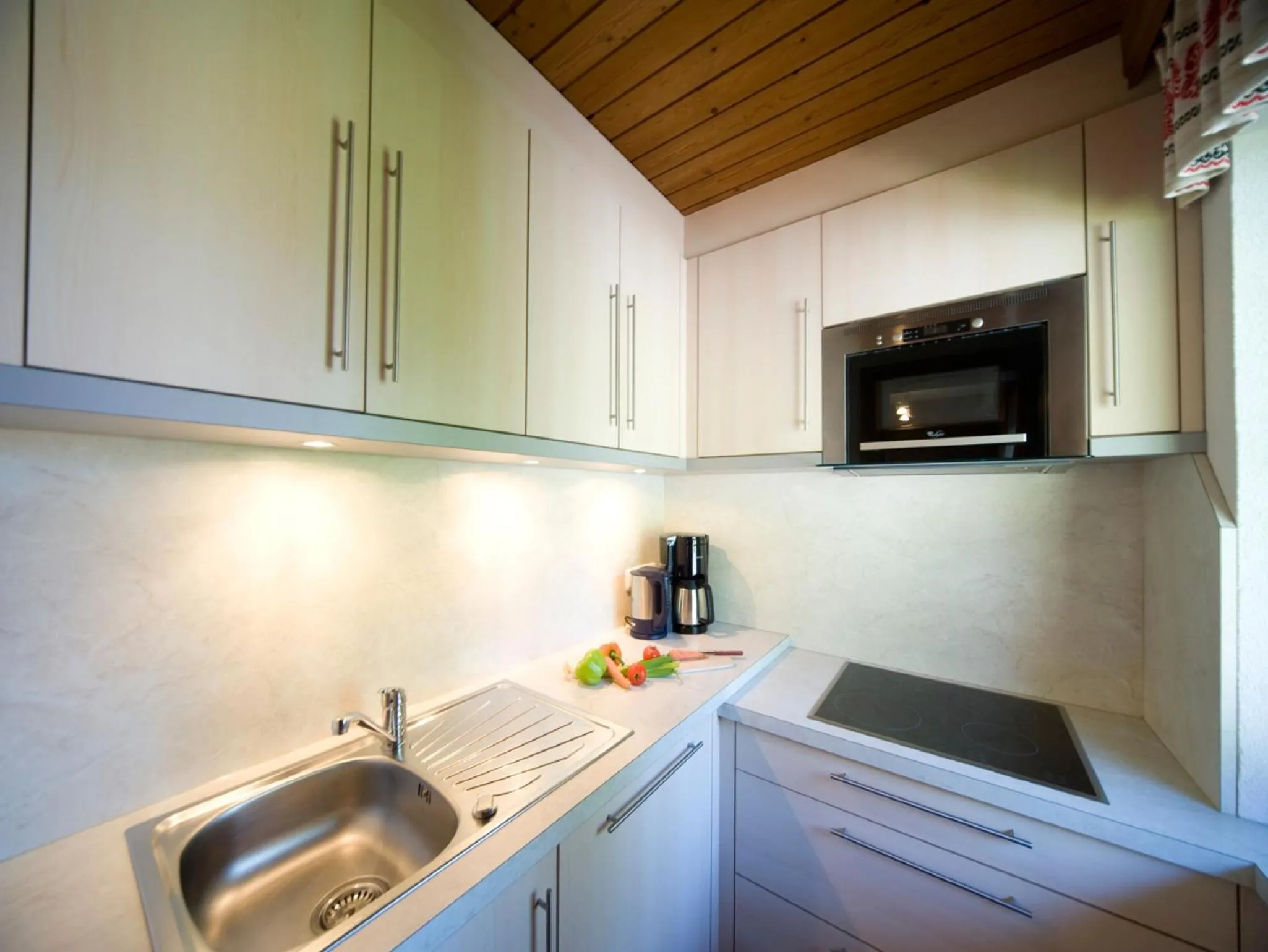 Kitchen or kitchenette in Gästehaus Bergland