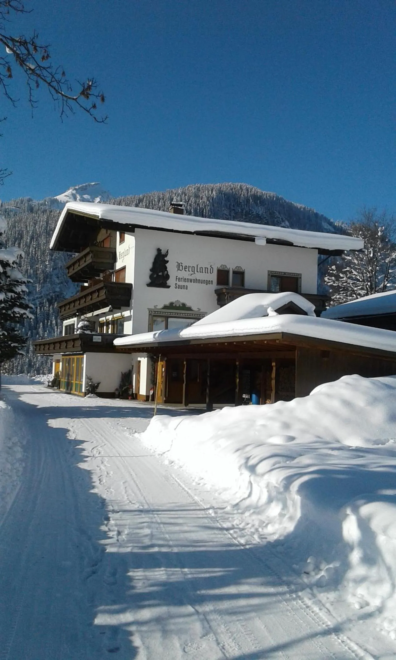 Facade/entrance in Gästehaus Bergland