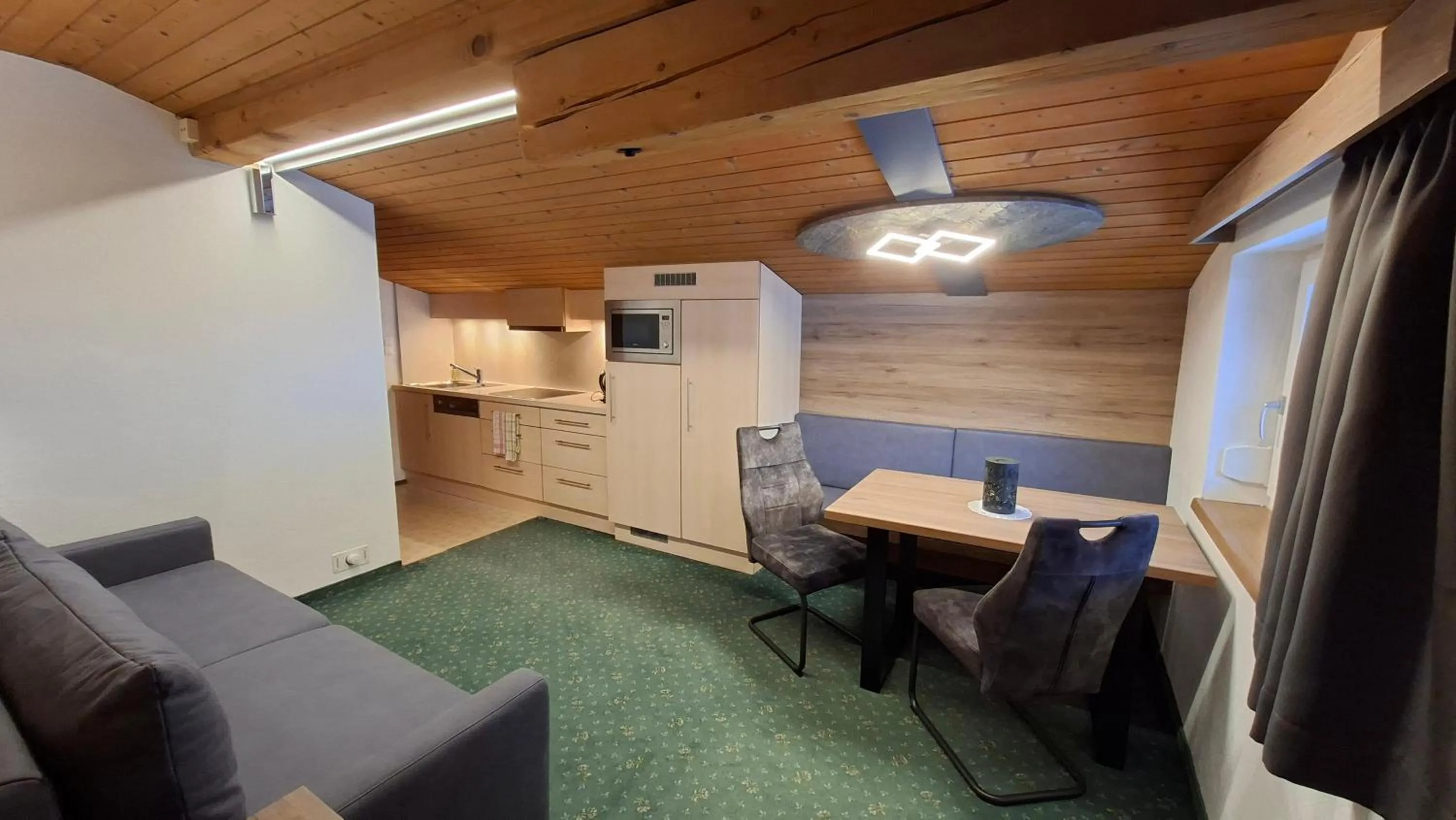 Kitchen or kitchenette in Gästehaus Bergland