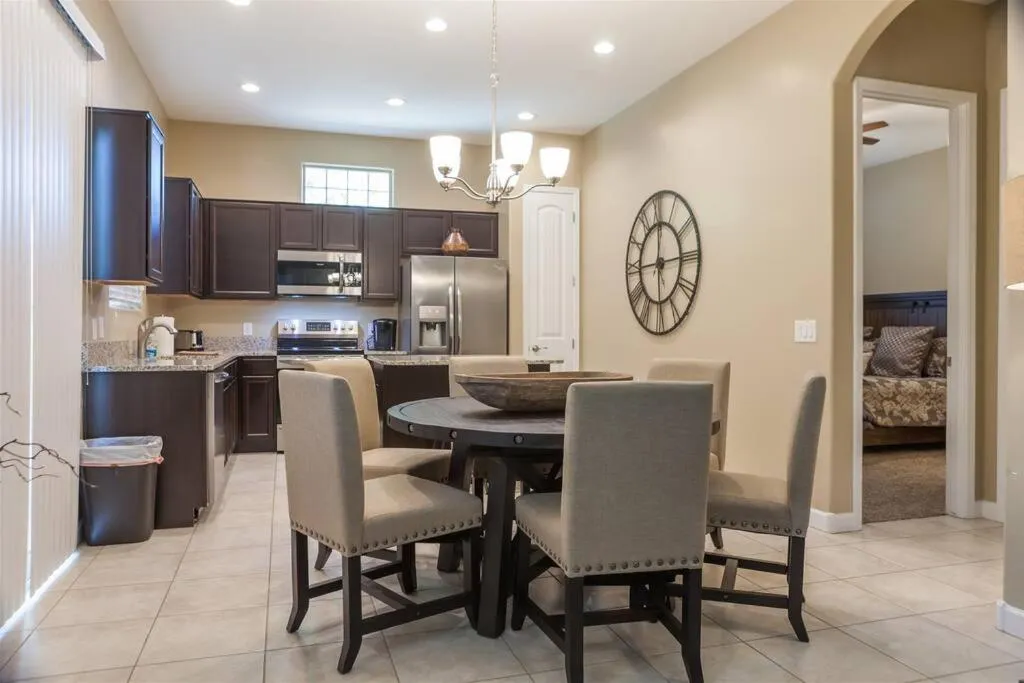 Gated townhouse with heated pool, hot tub, near US60