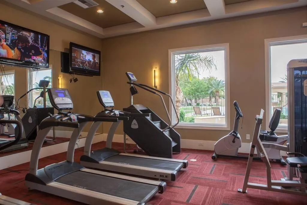 Gated townhouse with heated pool, hot tub, near US60