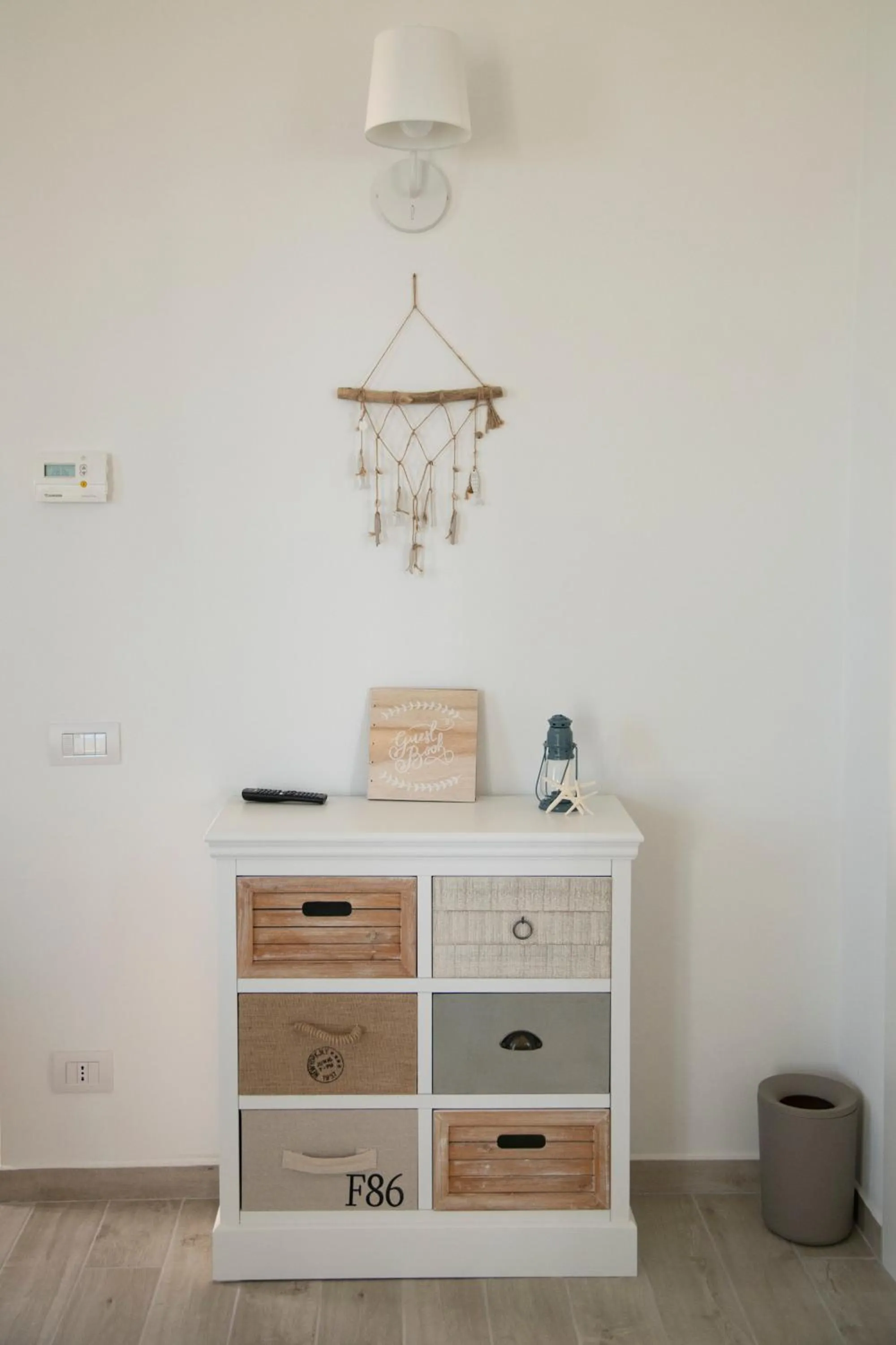 Decorative detail in Bianco di Mare