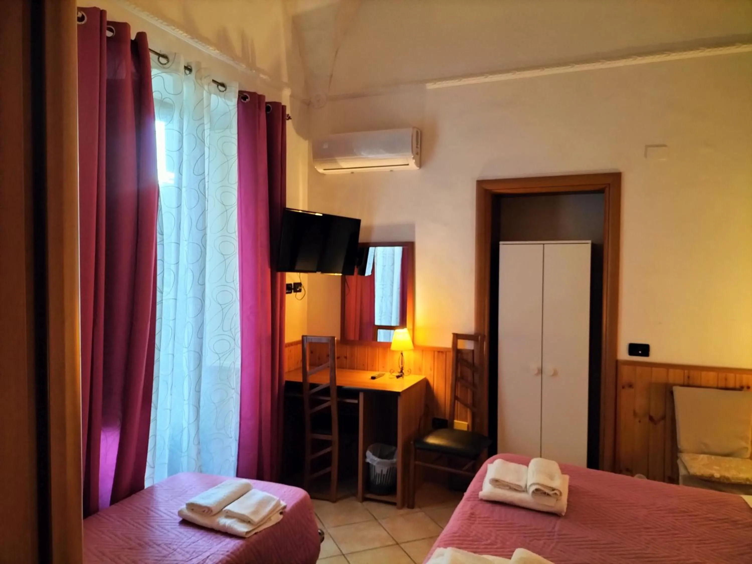 Other, Bed in B&B Da Rosa