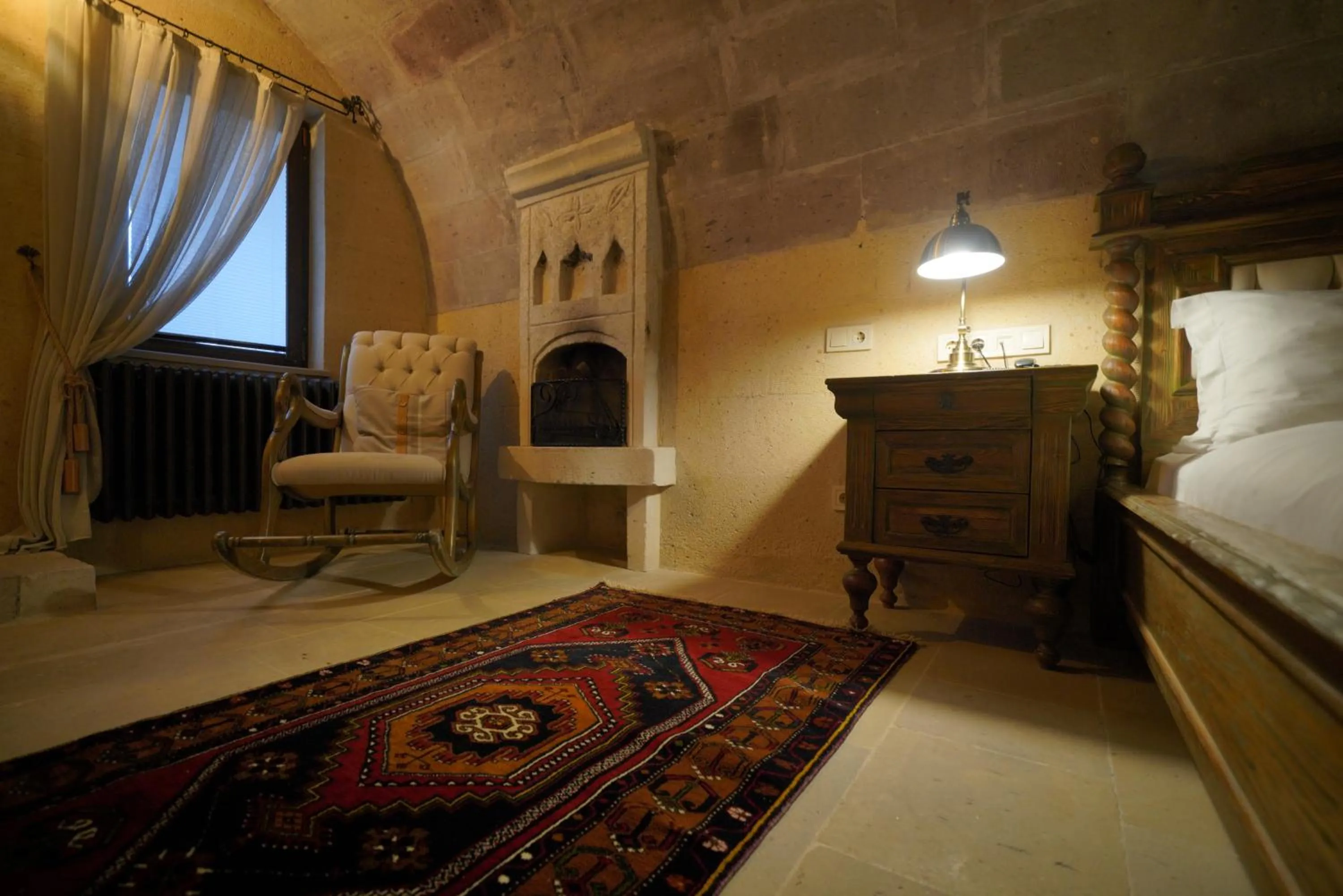 Photo of the whole room, Bed in Maya Cave