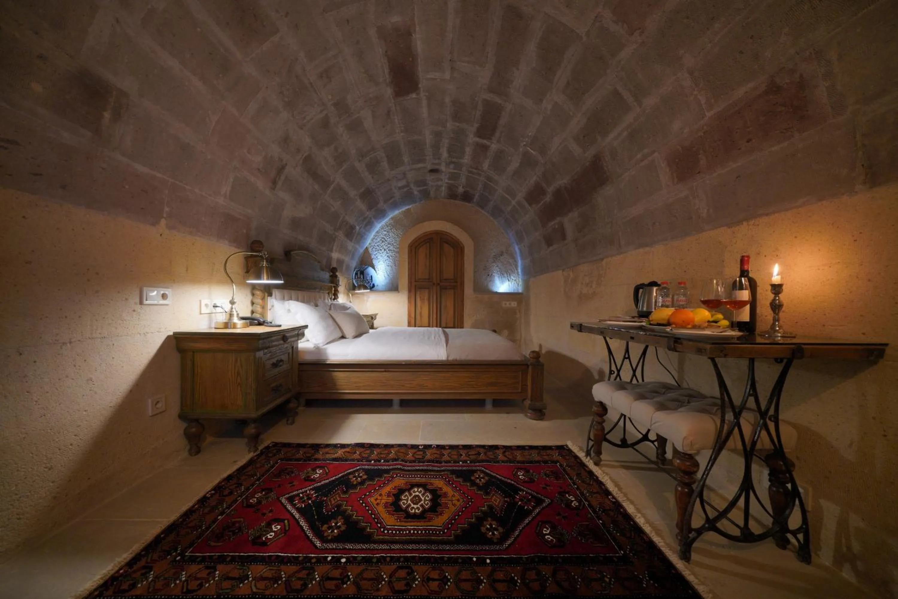 Photo of the whole room in Maya Cave