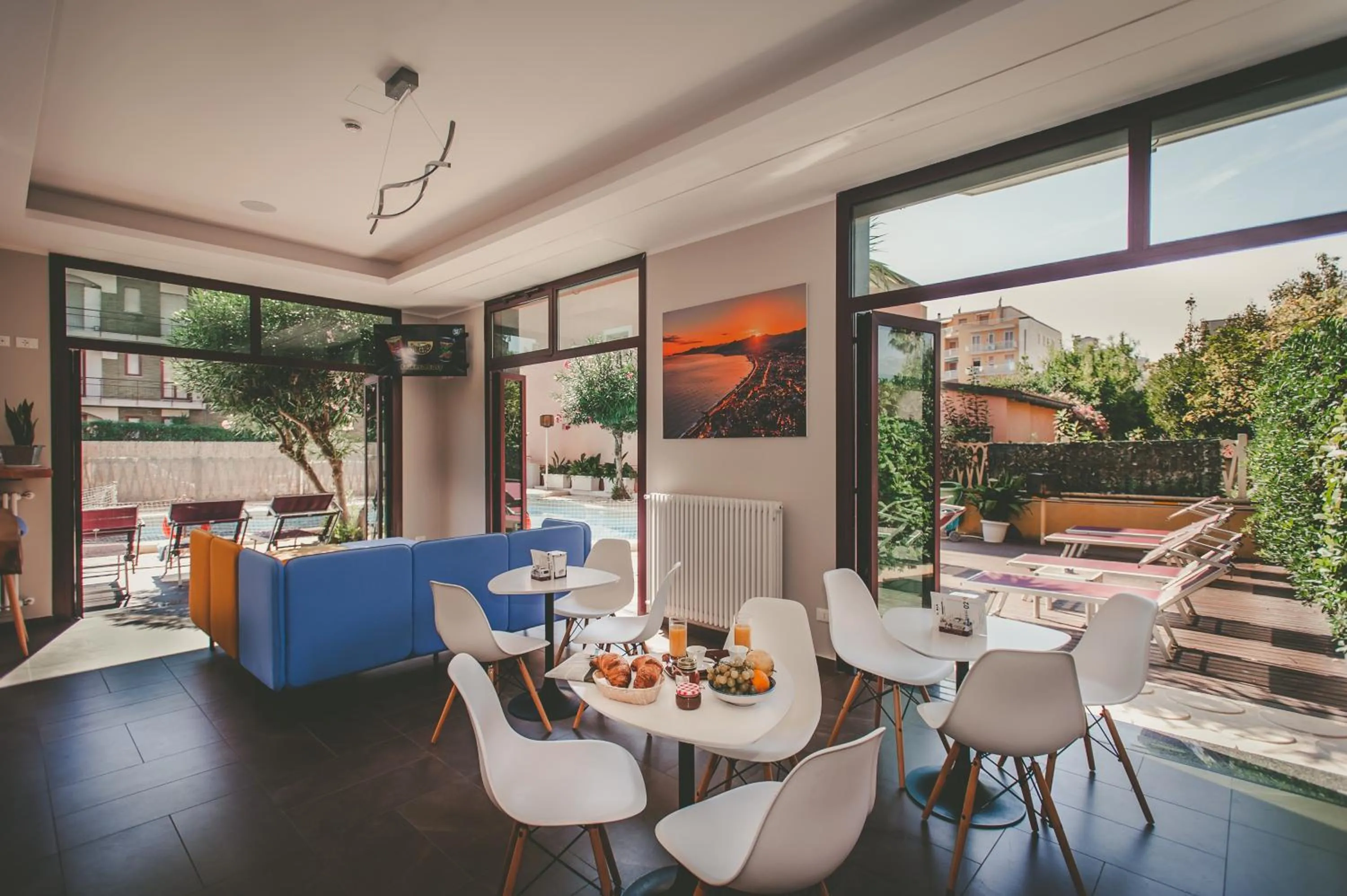 Restaurant/places to eat in Ligure Residence