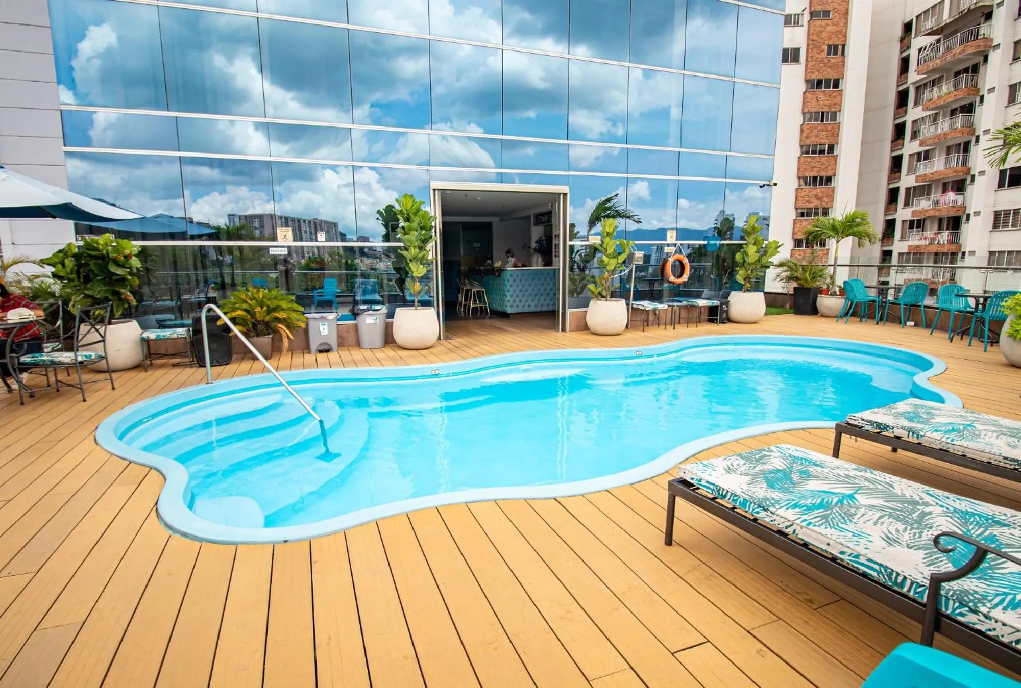 Pool view in Hotel Roseliere Bucaramanga