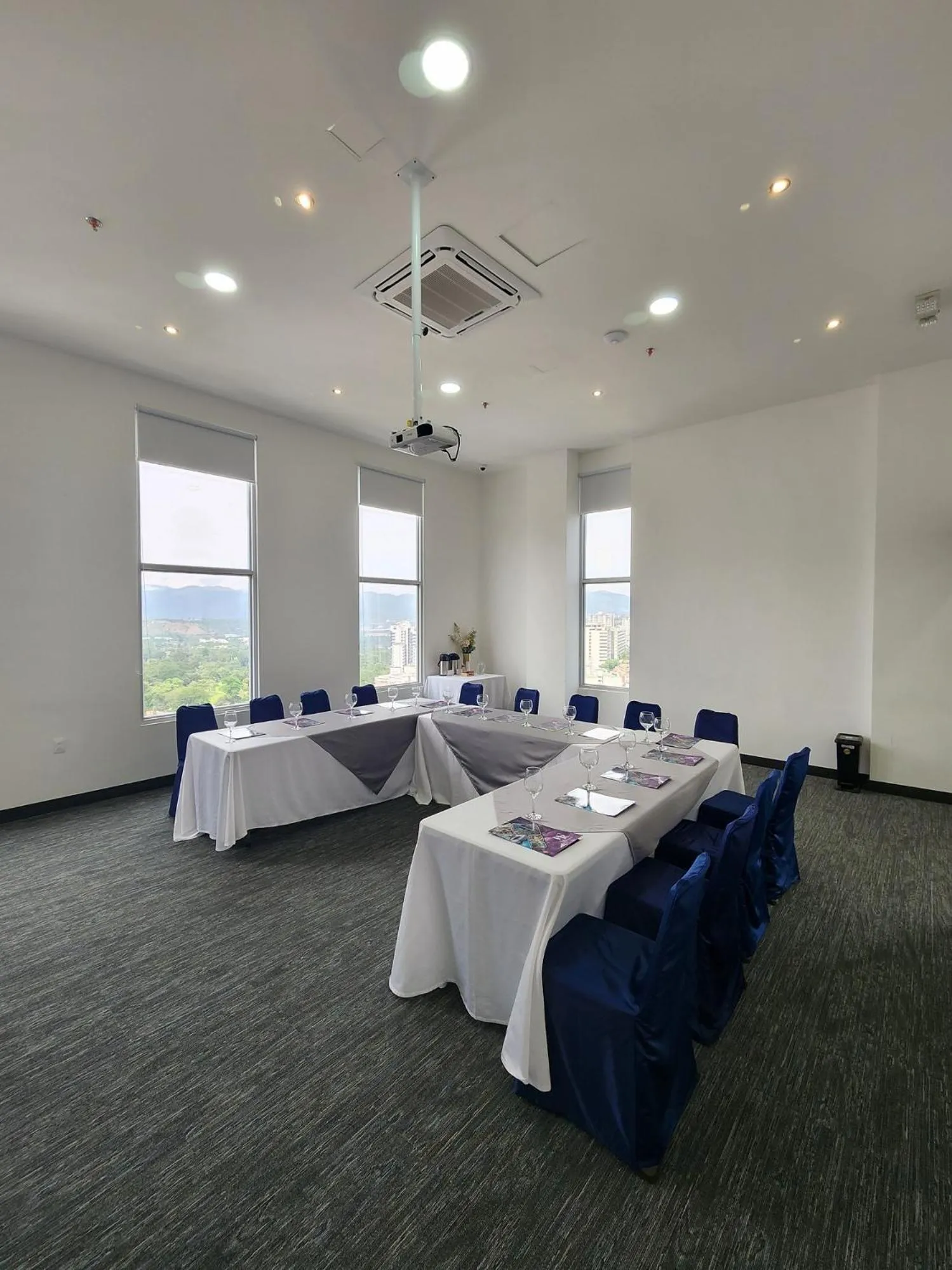 Meeting/conference room in Hotel Roseliere Bucaramanga
