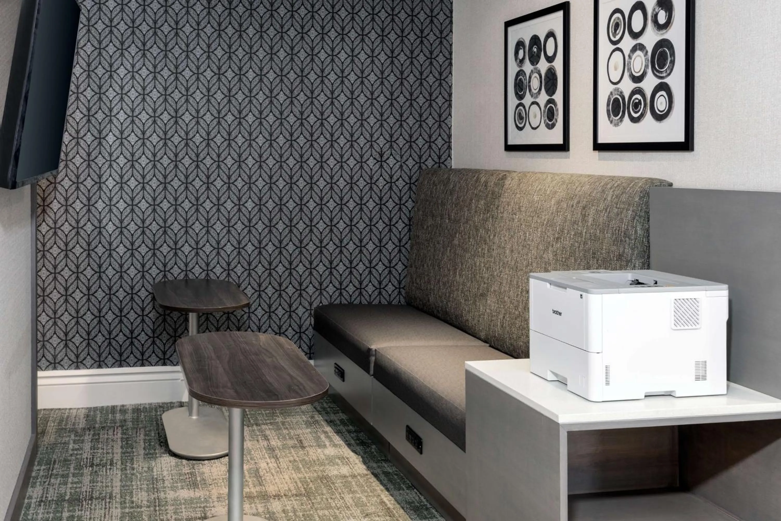 Business facilities in Hampton Inn Boston Bedford Burlington