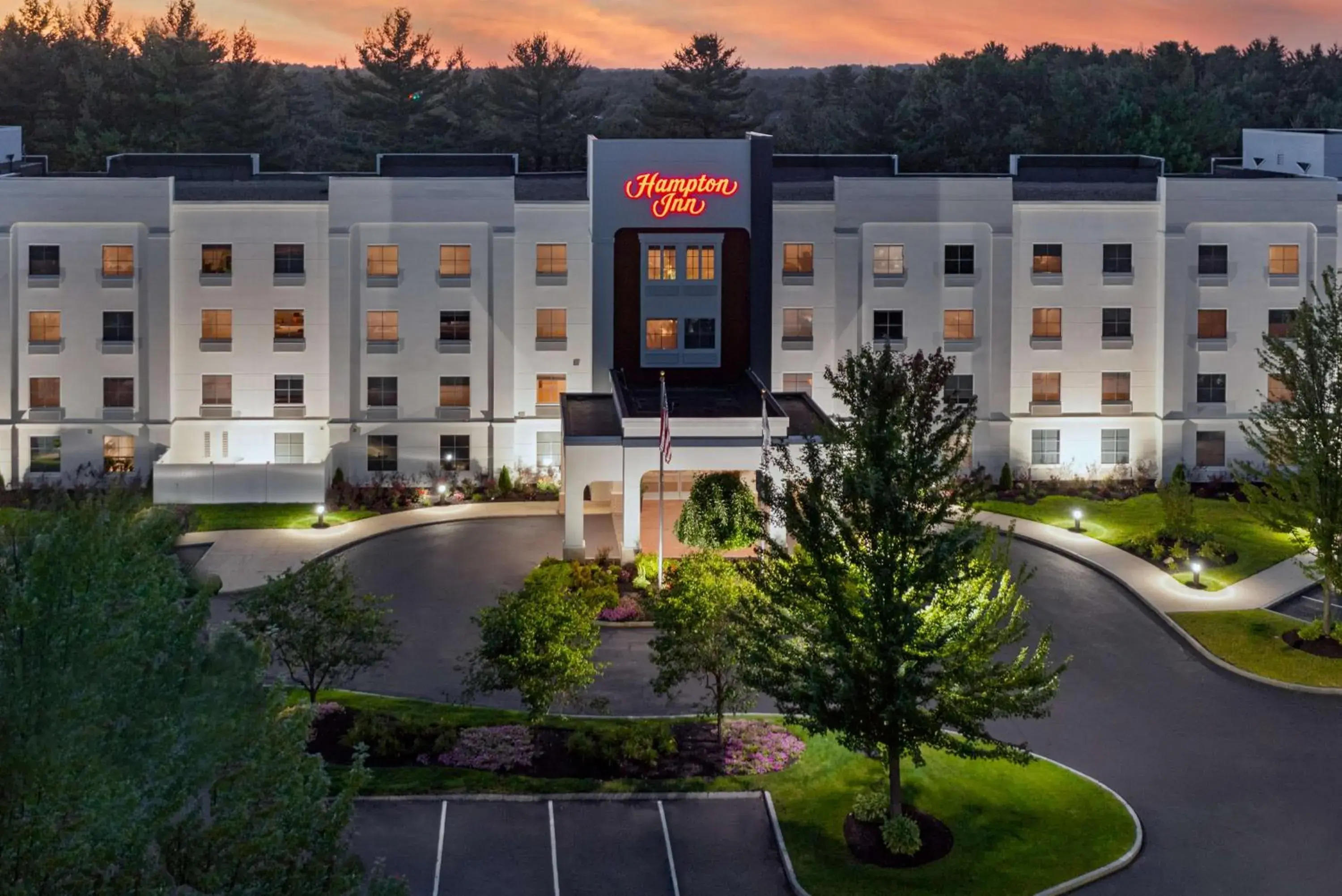 Property building in Hampton Inn Boston Bedford Burlington Property building in Hampton Inn Boston Bedford Burlington