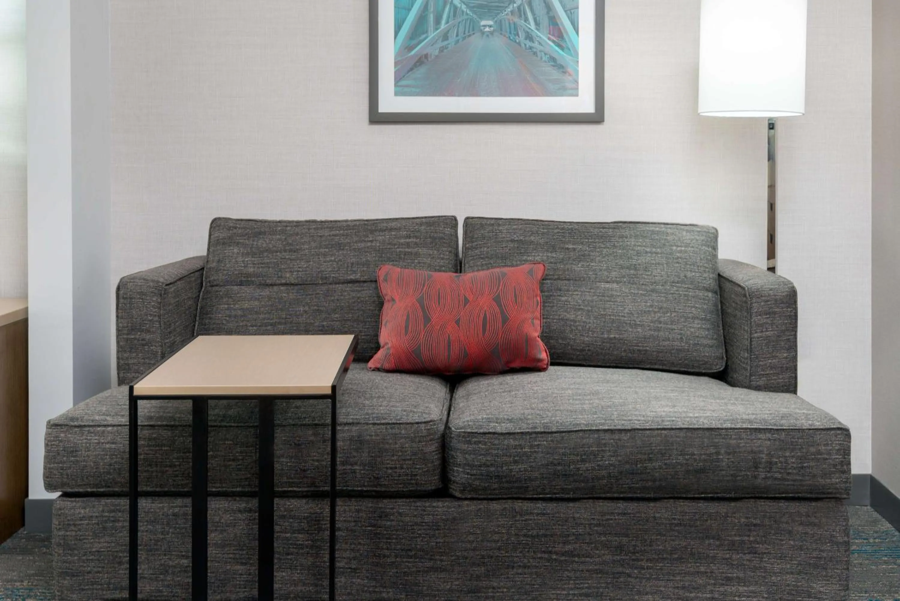 Living room in Hampton Inn Boston Bedford Burlington