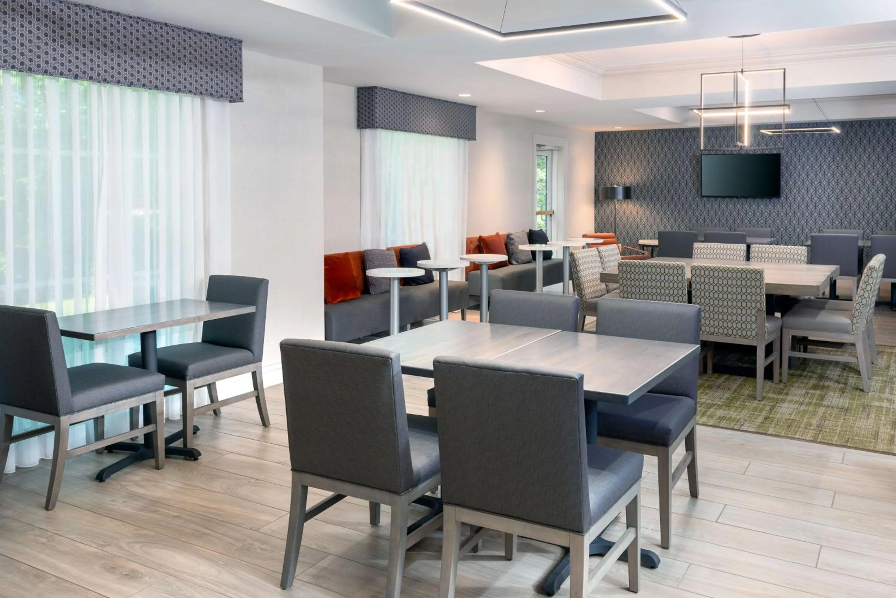 Breakfast in Hampton Inn Boston Bedford Burlington