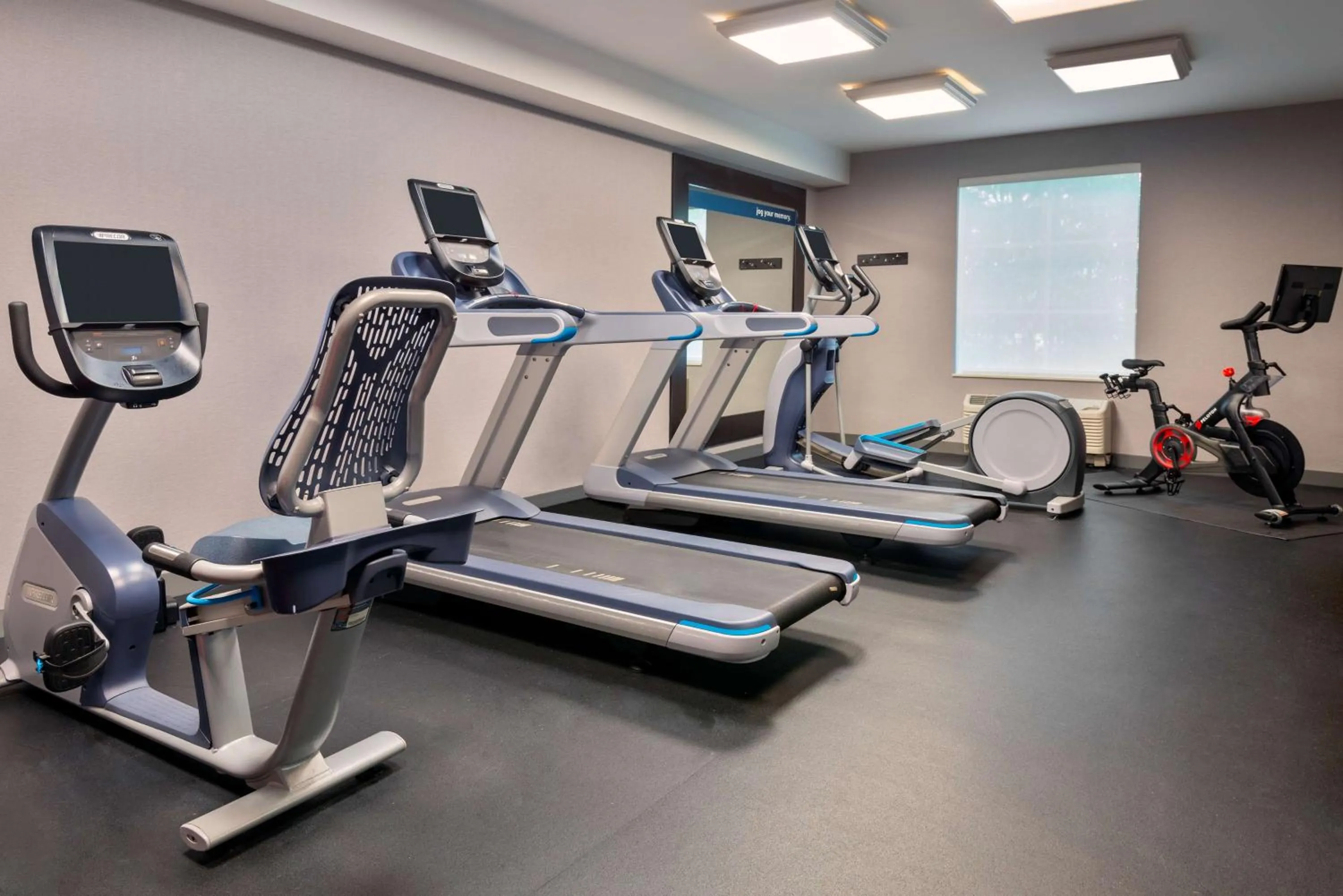 Fitness centre/facilities in Hampton Inn Boston Bedford Burlington