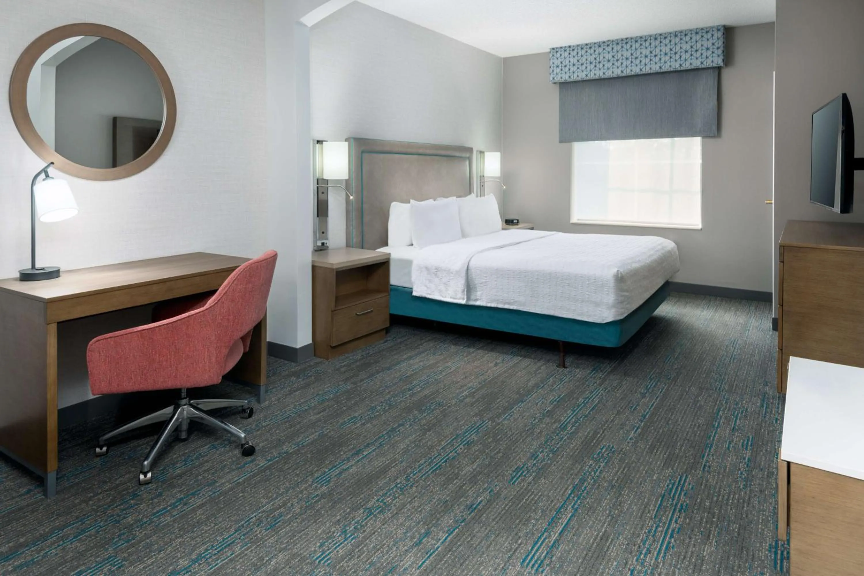 Bed in Hampton Inn Boston Bedford Burlington