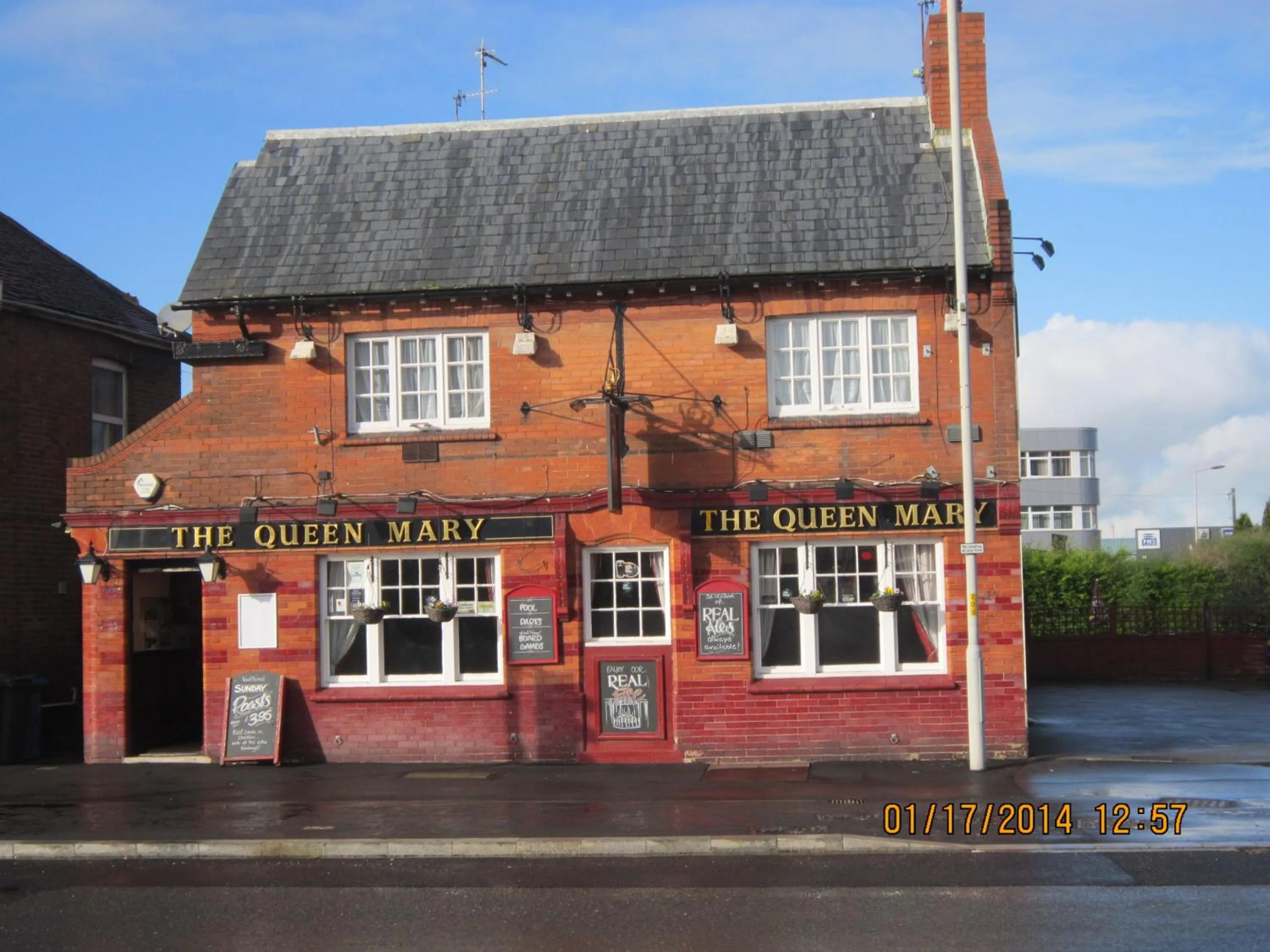 Facade/entrance in Queen Mary Inn