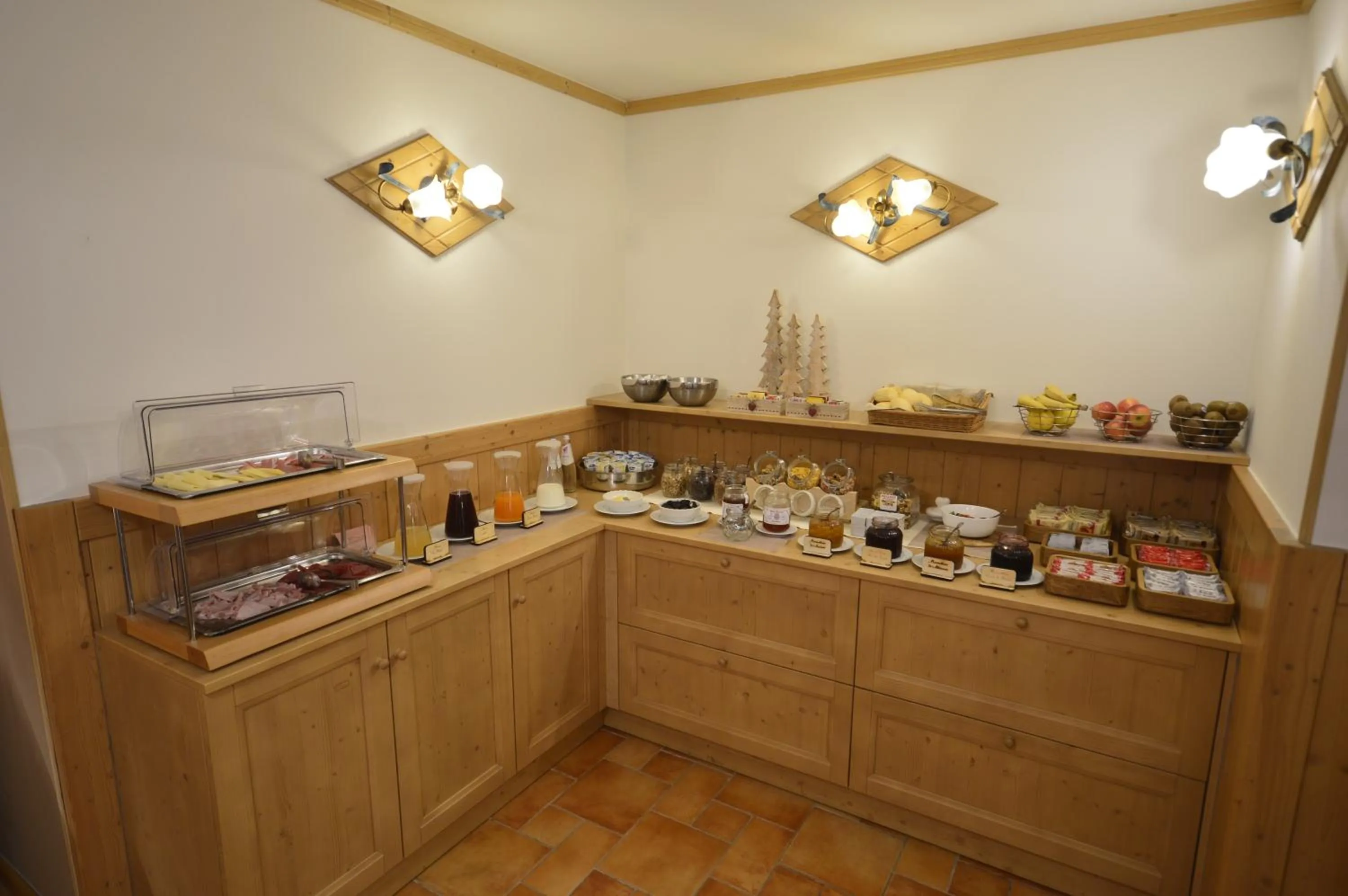 Buffet breakfast in Hotel Garnì Sant'Antonio con Spa
