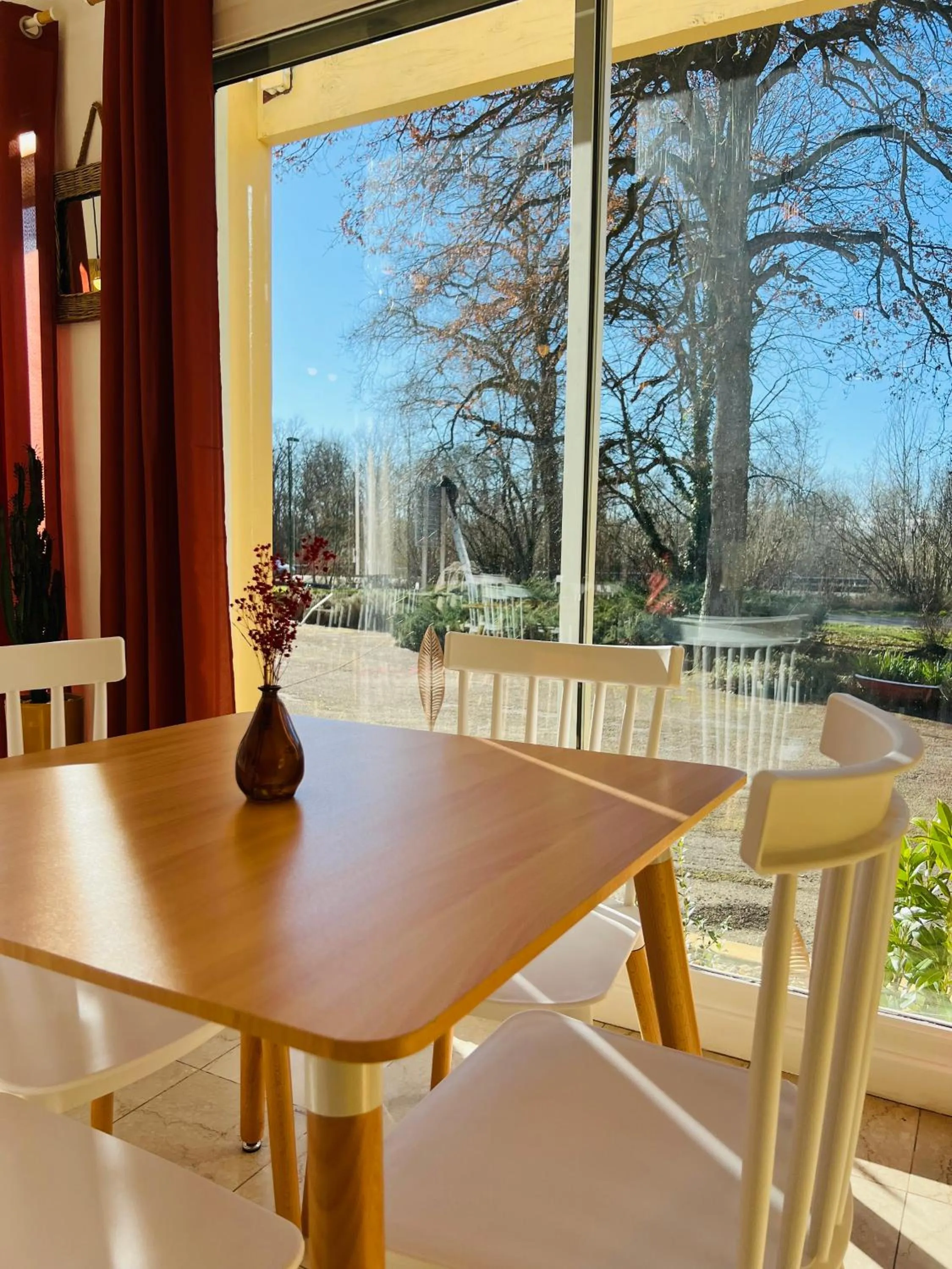 Lounge or bar in Motel Les Broussailles